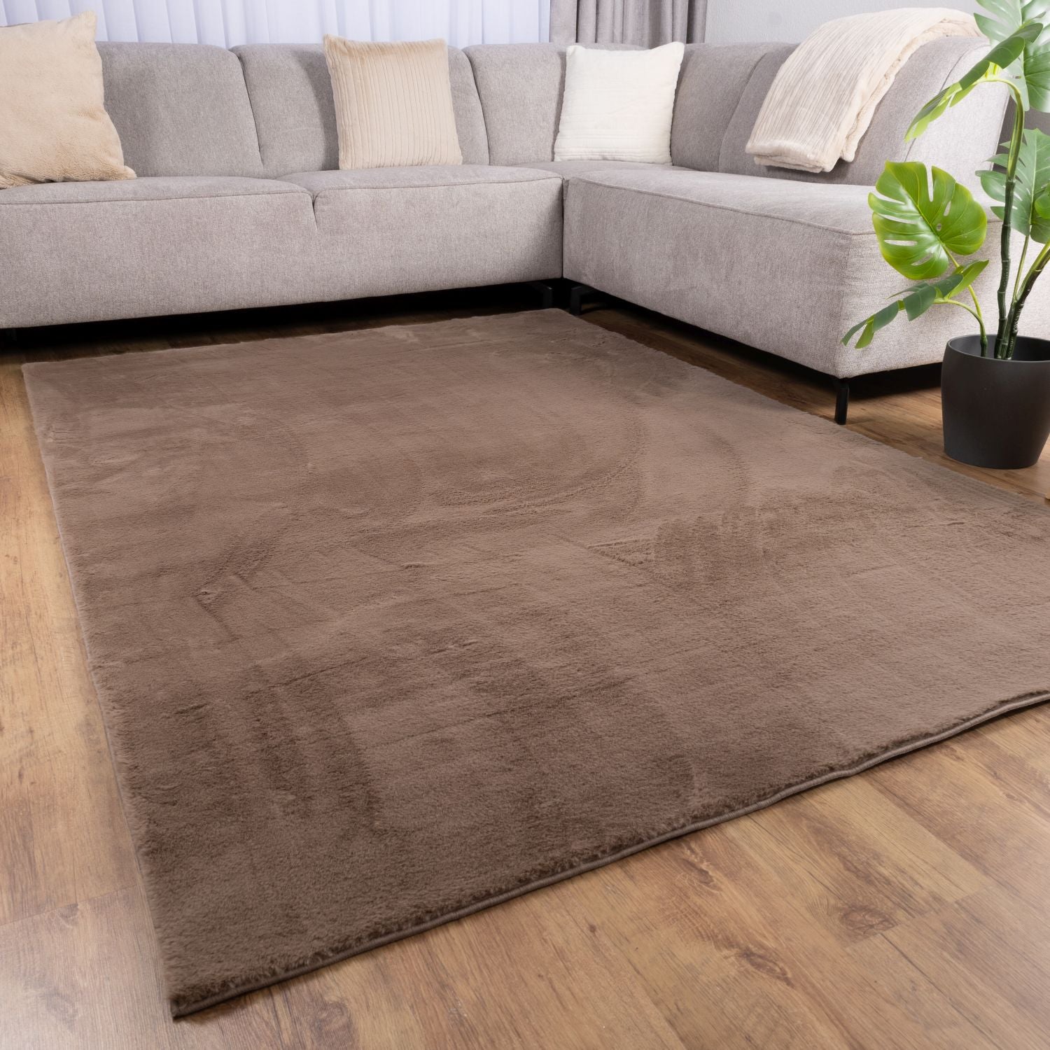 Donker Beige Tapijt Hoogpolig Vloerkleed met Anti-Slip – Omid Soft Fluffy – Superzacht Modern Tapijt - Omid Carpets