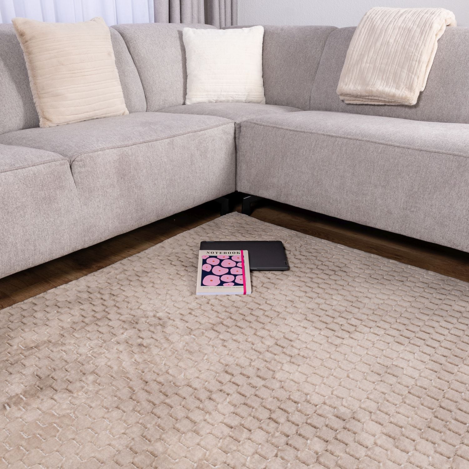 Beige Tapijt Wasbaar Laagpolig Vloerkleed met Anti Slip Omid Modula Wasbaar op 30° - Omid Carpets