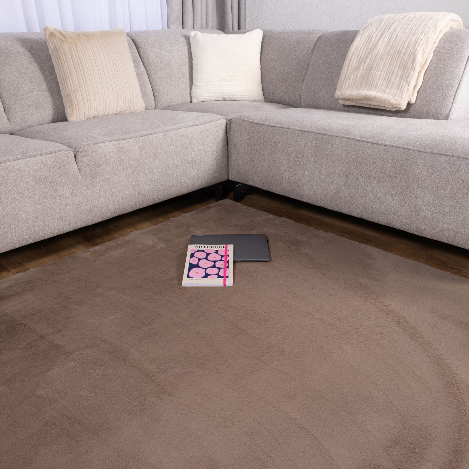 Donker Beige Tapijt Hoogpolig Vloerkleed met Anti-Slip – Omid Soft Fluffy – Superzacht Modern Tapijt - Omid Carpets