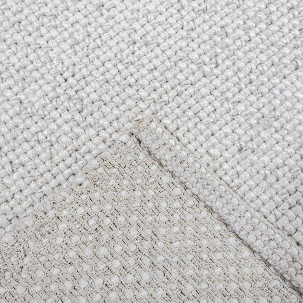 Handgewebter Wollteppich mit kurzem Flor Omid Wool