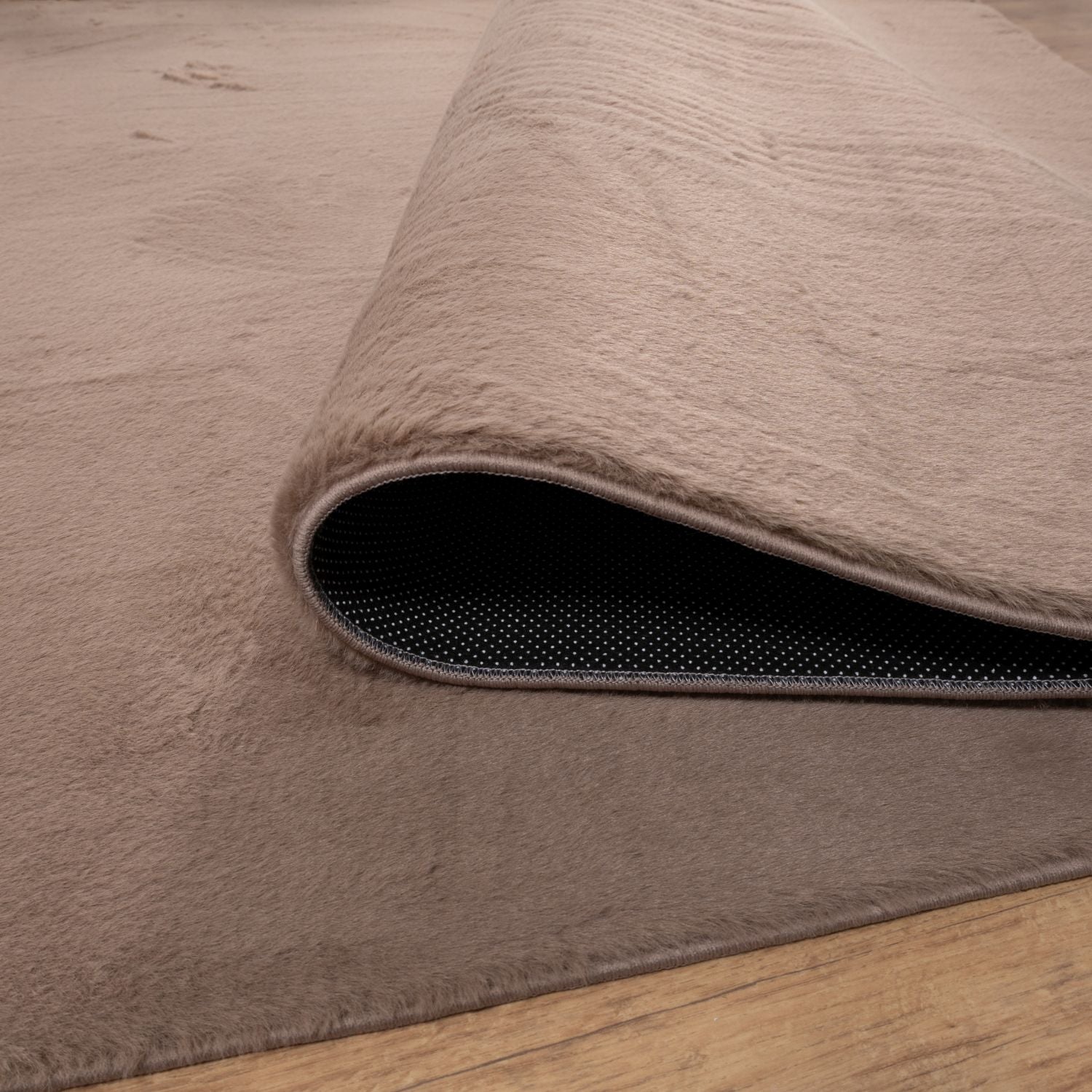 Donker Beige Tapijt Hoogpolig Vloerkleed met Anti-Slip – Omid Soft Fluffy – Superzacht Modern Tapijt - Omid Carpets
