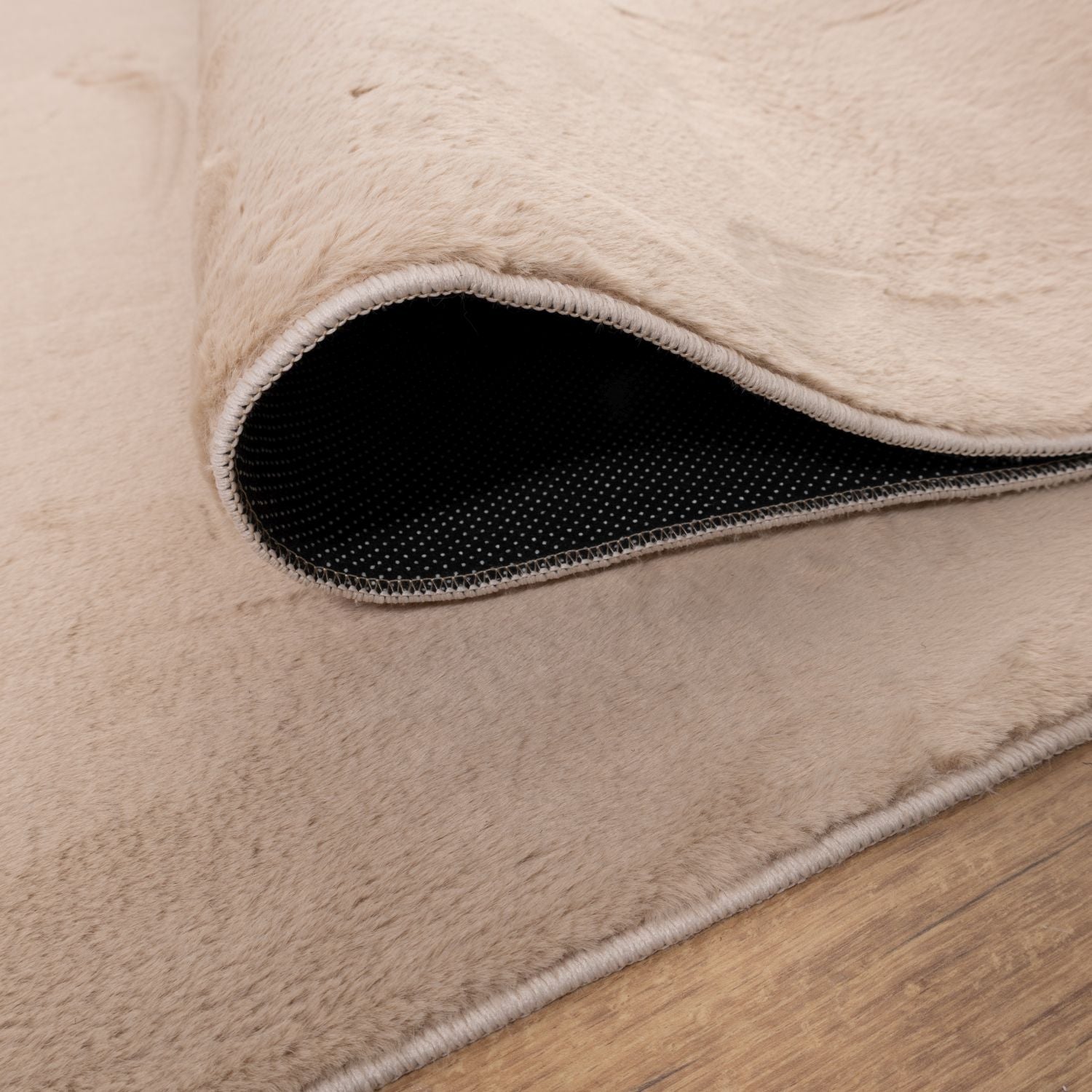 Beige Tapijt Laagpolig Vloerkleed Omid Thin Fluffy