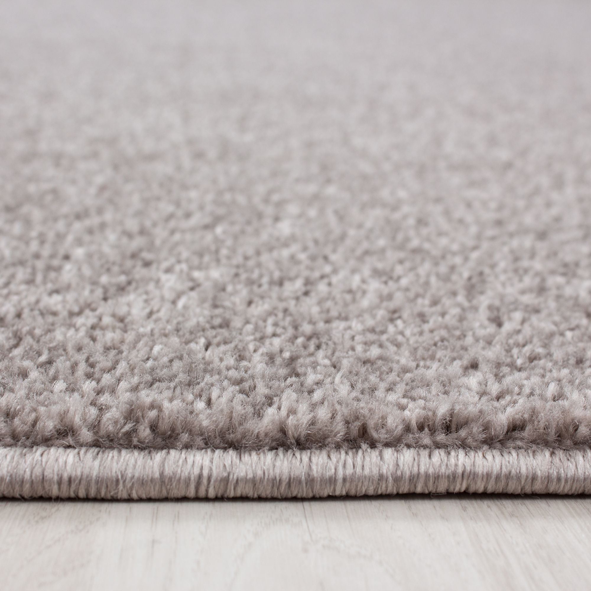 Beige Laagpolig Vloerkleed Omid Velvet Touch Collection.