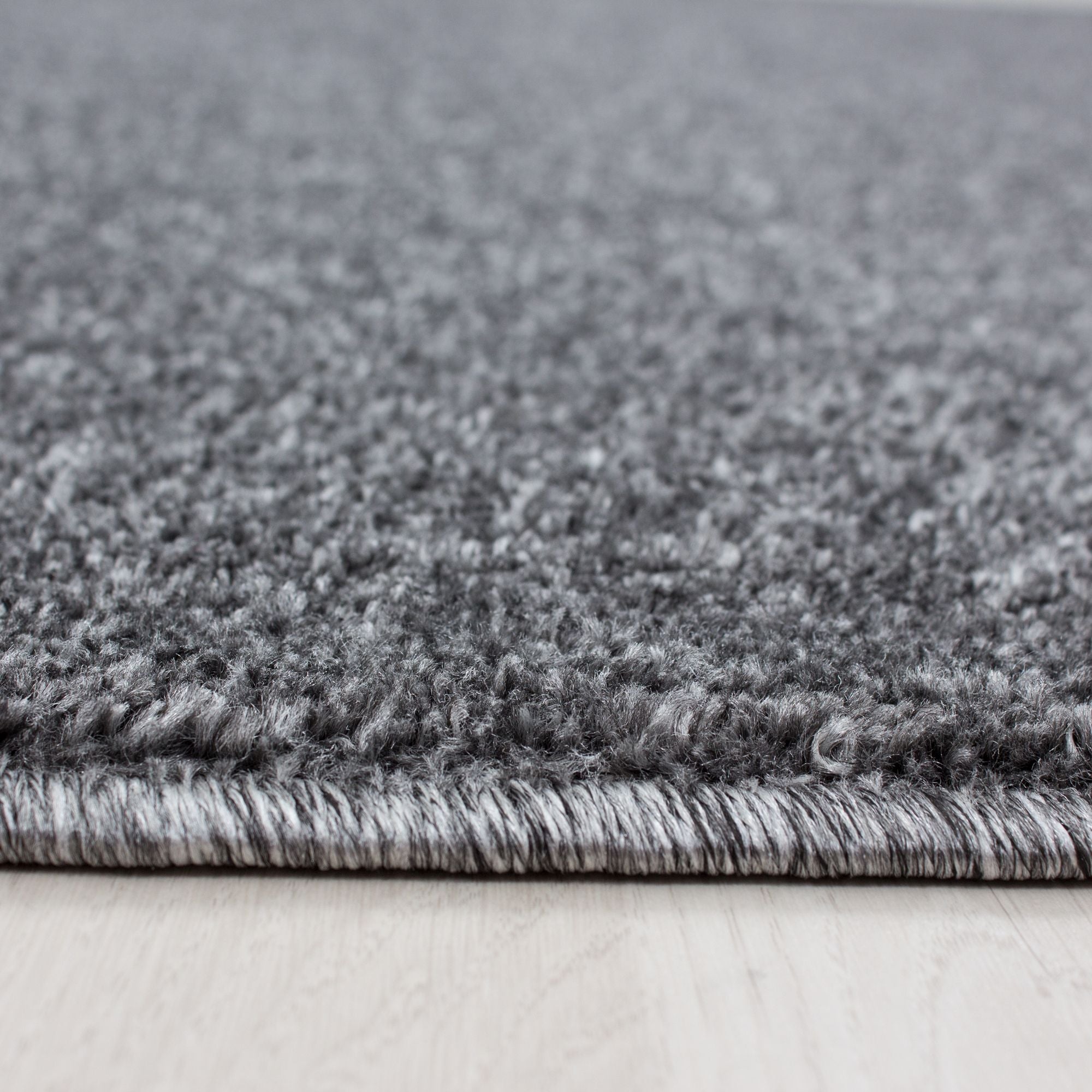 Grijs Laagpolig Vloerkleed Omid Velvet Touch Collection.