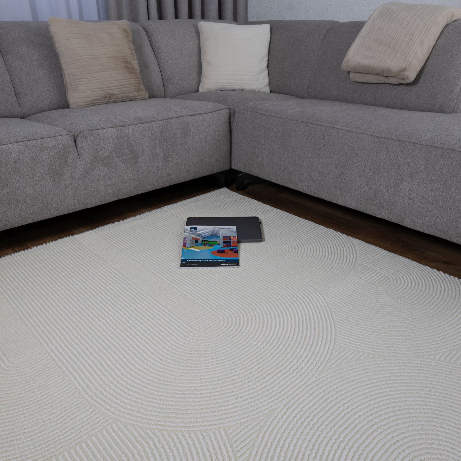 Crème Tapijt Kwalitatief Laagpolig Vloerkleed Omid Premium Touch 3D Toon op Toon Japandi Stijl
