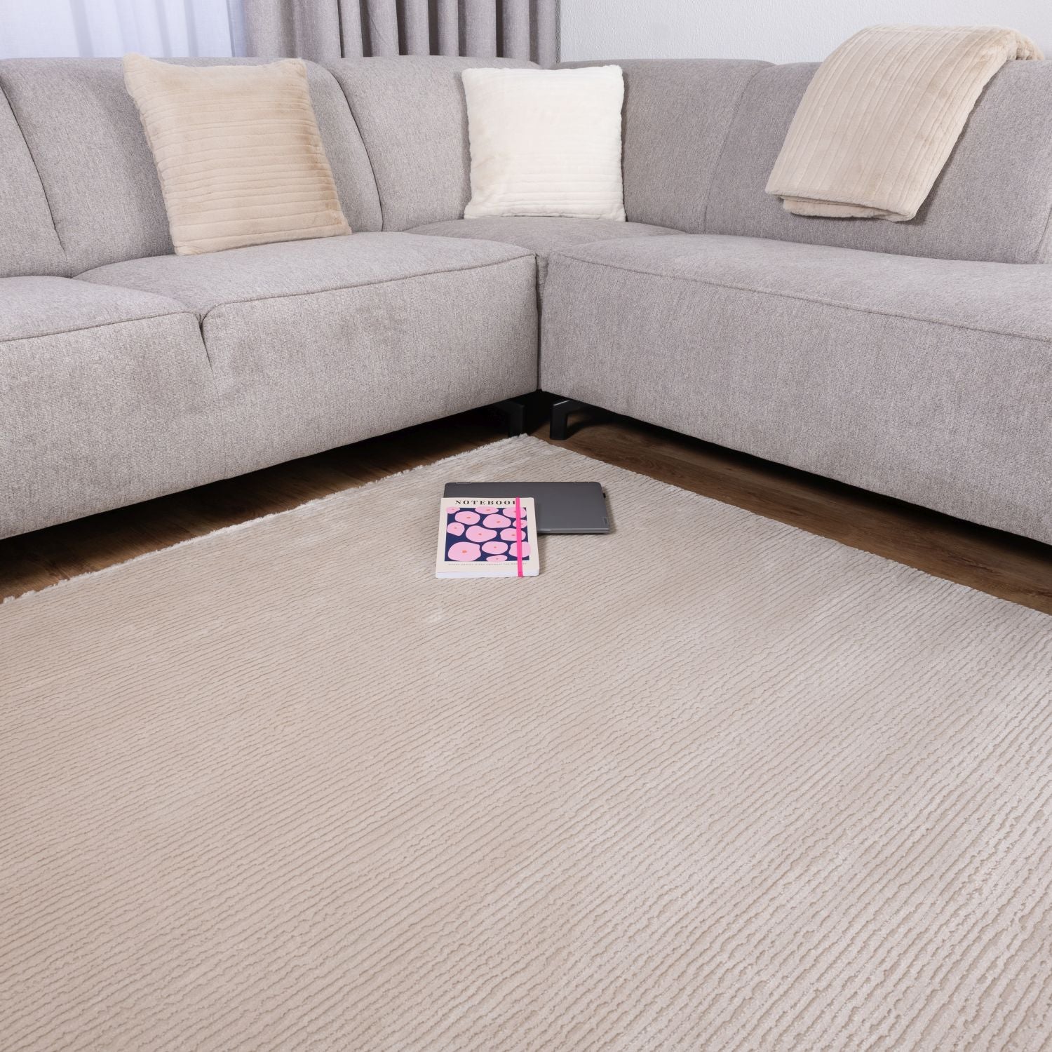 Beige Tapijt Laagpolig Vloerkleed Omid MonoLux - Omid Carpets