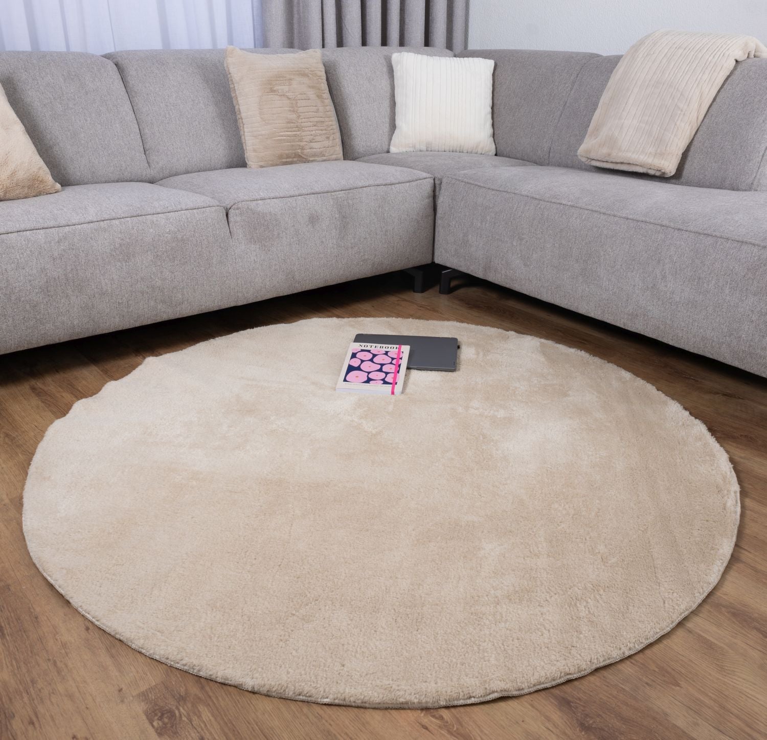 Beige Rond Tapijt Laagpolig Rond Vloerkleed met Anti Slip Omid Soft Comfort Wasbaar op 30°