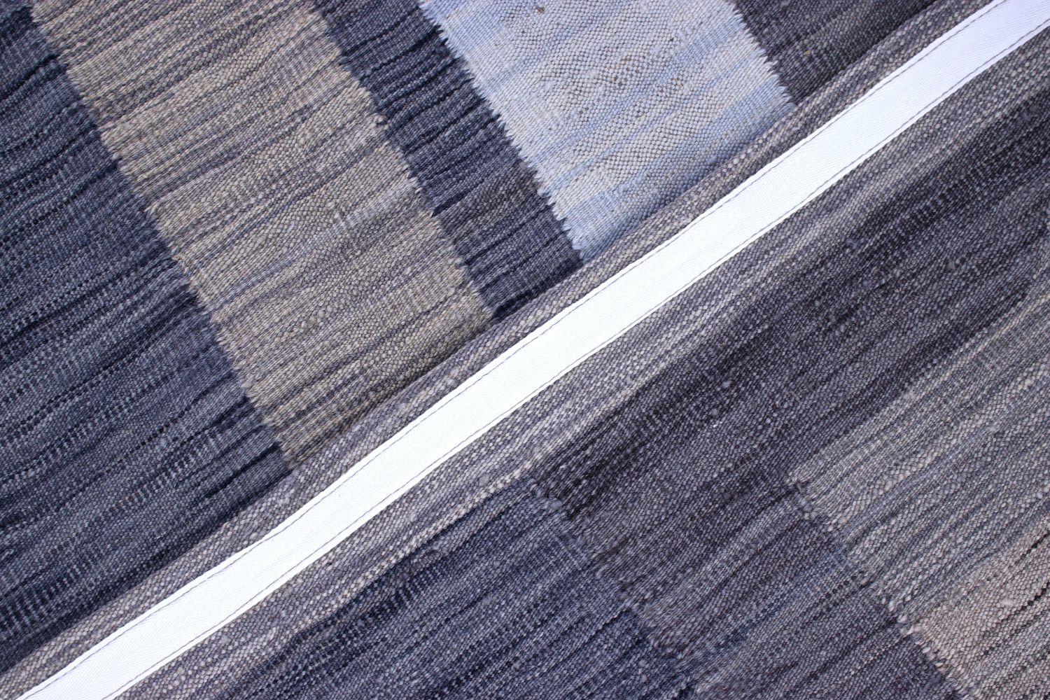 Grijs Tapijt Laagpolig Handgeweven Wollen Vloerkleed - Omid Afghan Modern Kelim 141x100