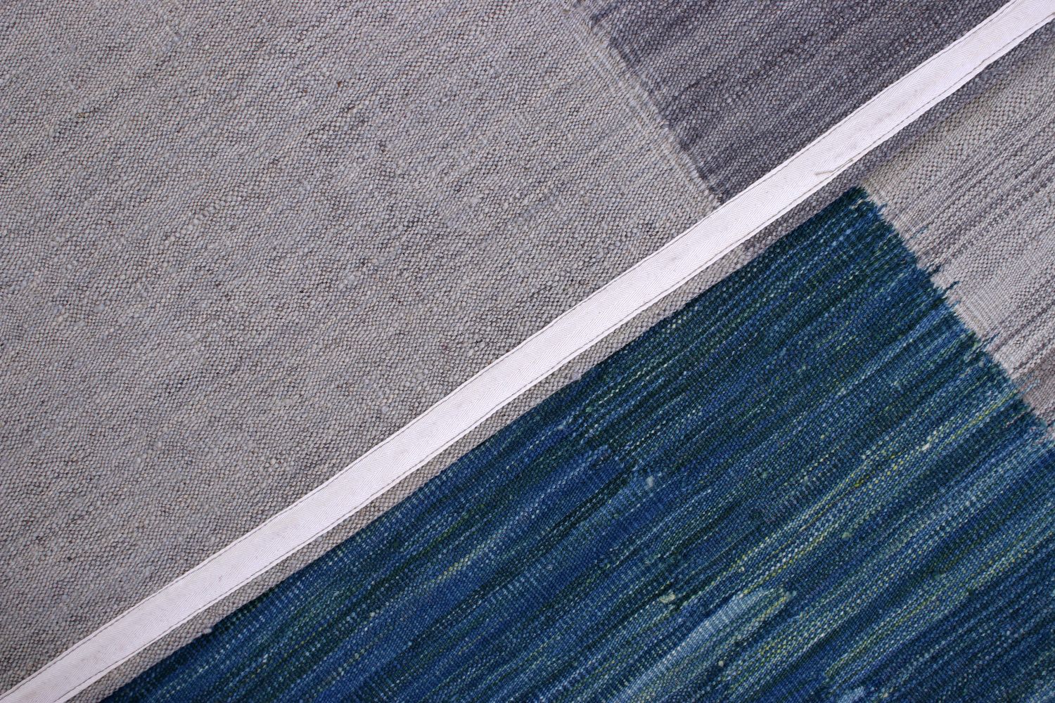 Blauw Tapijt Laagpolig Handgeweven Wollen Vloerkleed - Omid Afghan Modern Kelim 346x245
