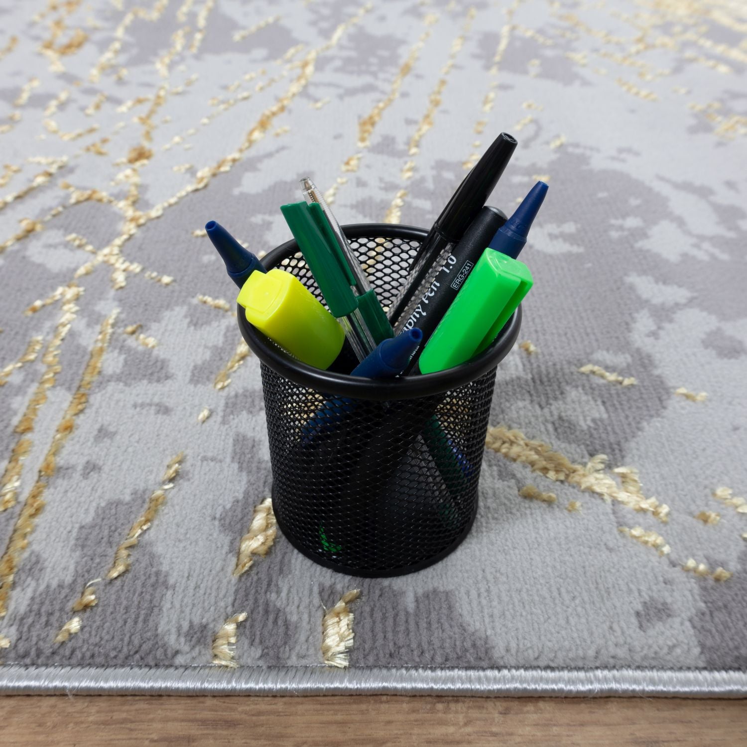 Grijs met Goud Tapijt Laagpolig Vloerkleed Omid Marbella