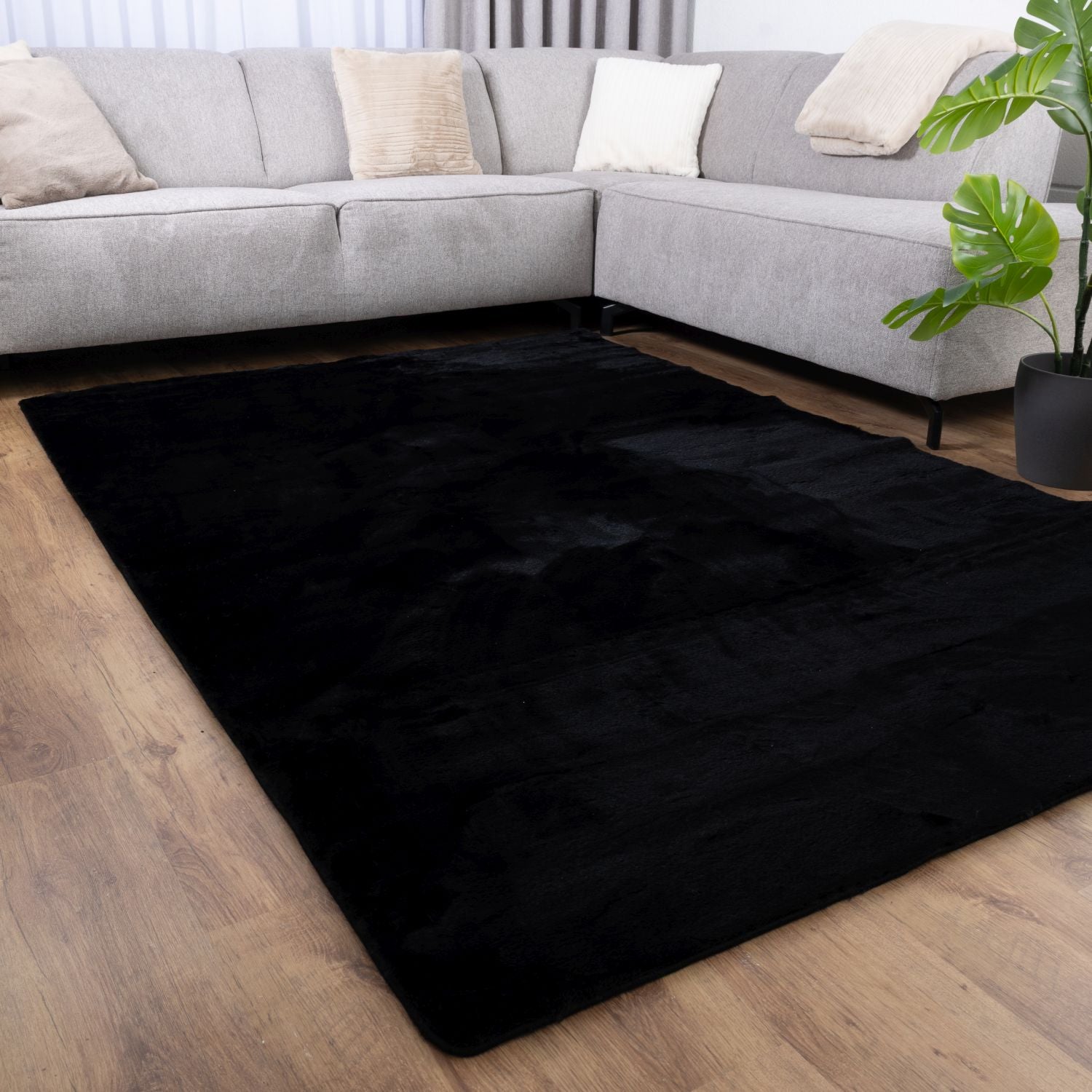 Zwart Tapijt Zacht Hoogpolig Vloerkleed Omid Fluffy