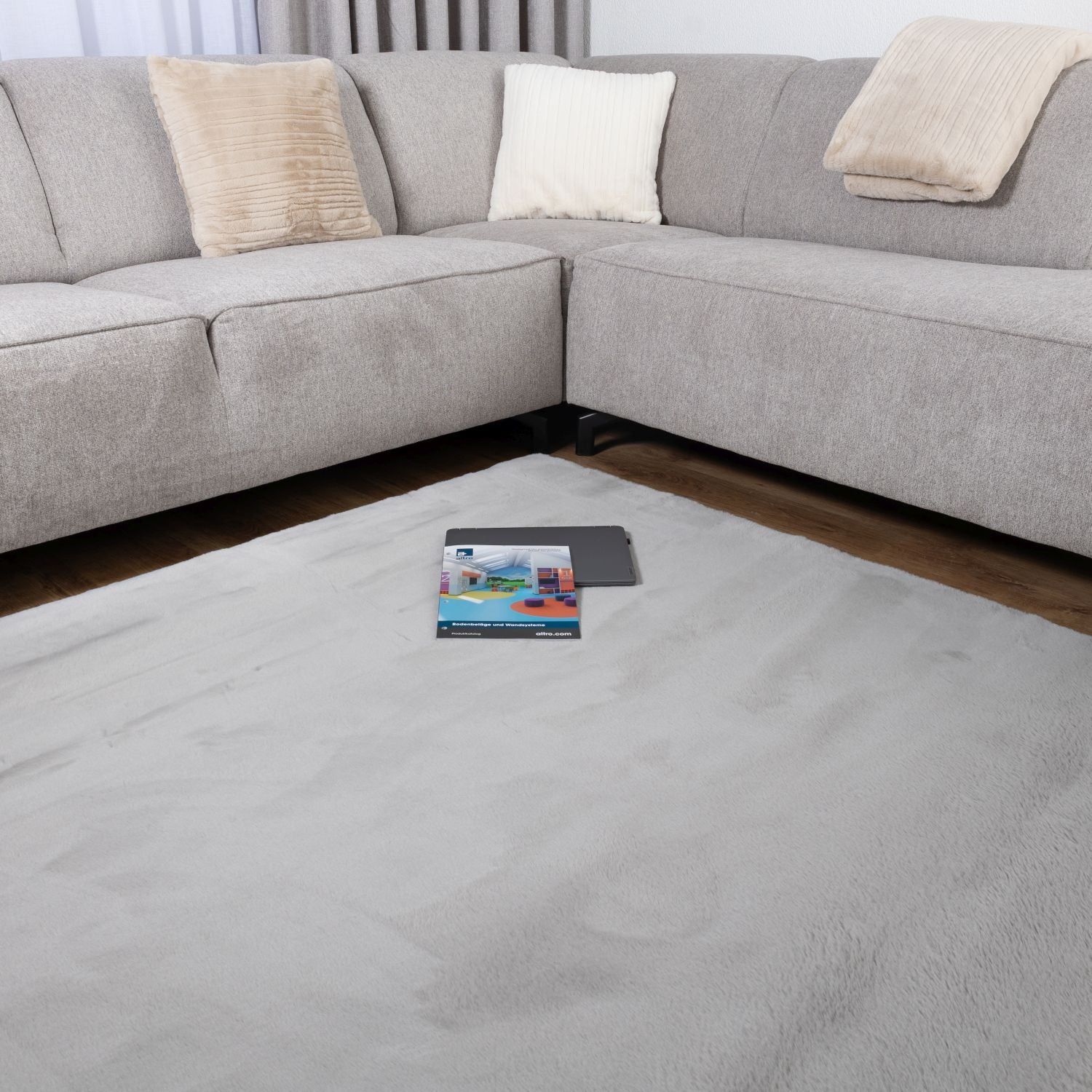 Lichtgrijs Tapijt Zacht Hoogpolig Vloerkleed Omid Extra Fluffy