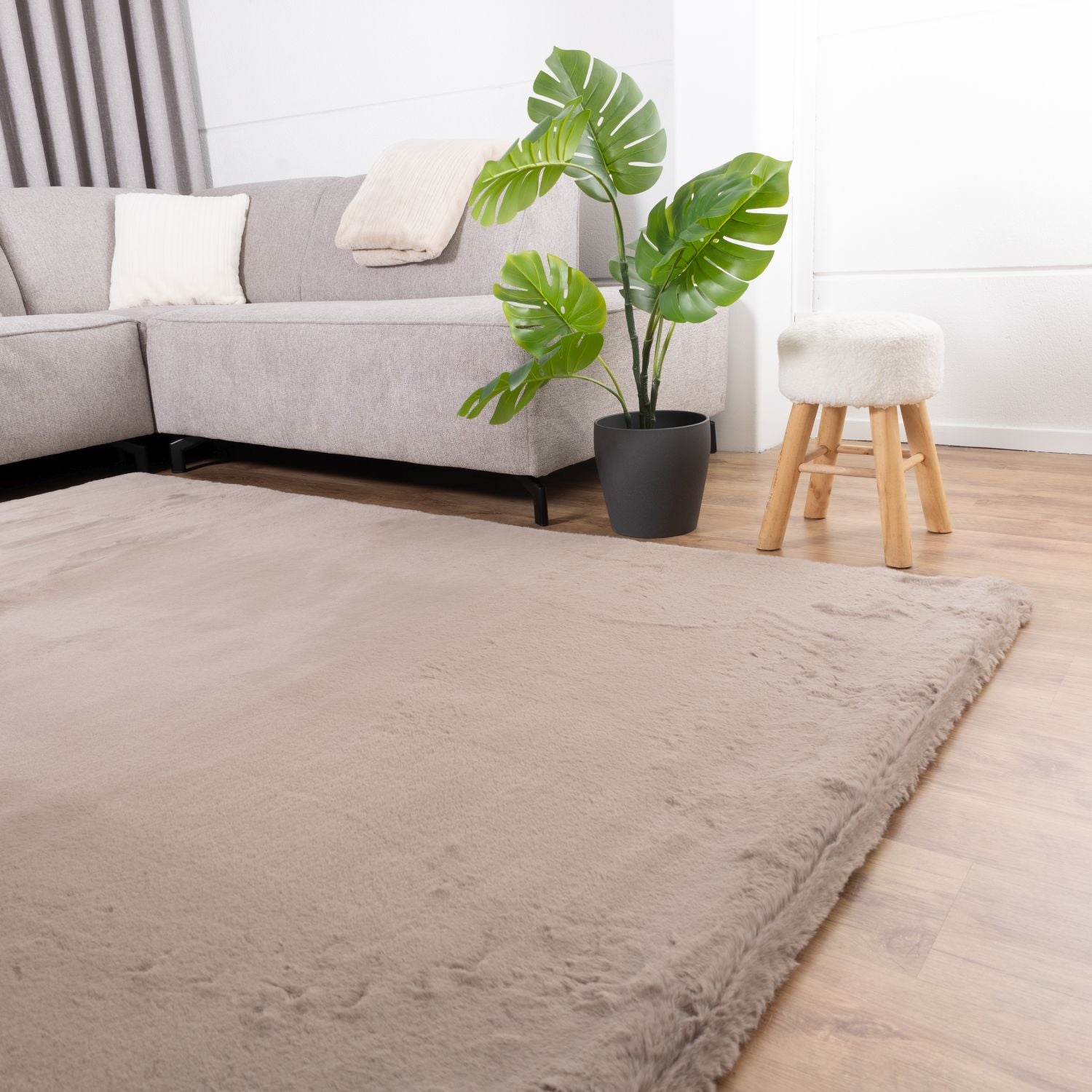 Taupe Tapijt Zacht Hoogpolig Vloerkleed Omid Extra Fluffy