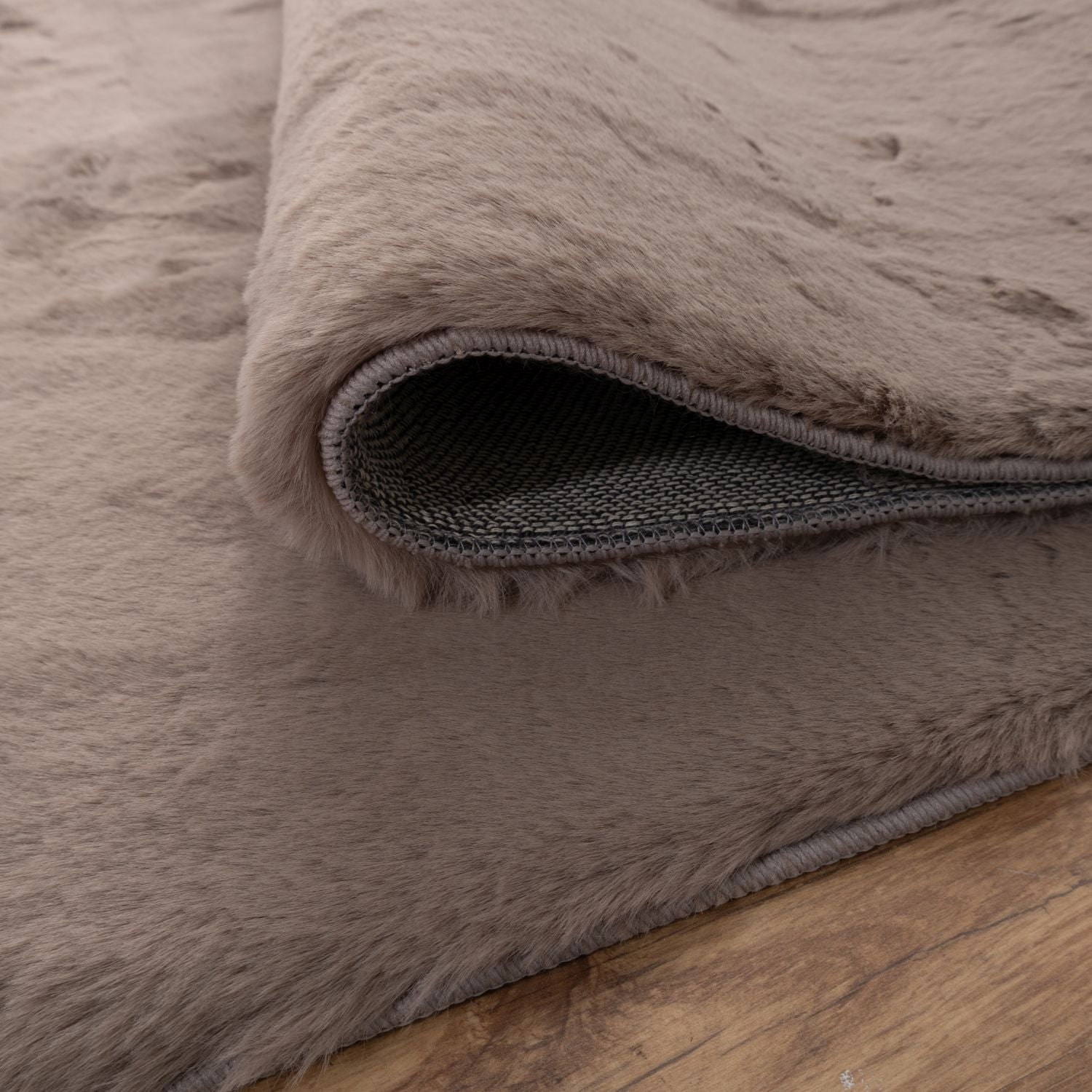 Taupe Tapijt Zacht Hoogpolig Vloerkleed Omid Extra Fluffy