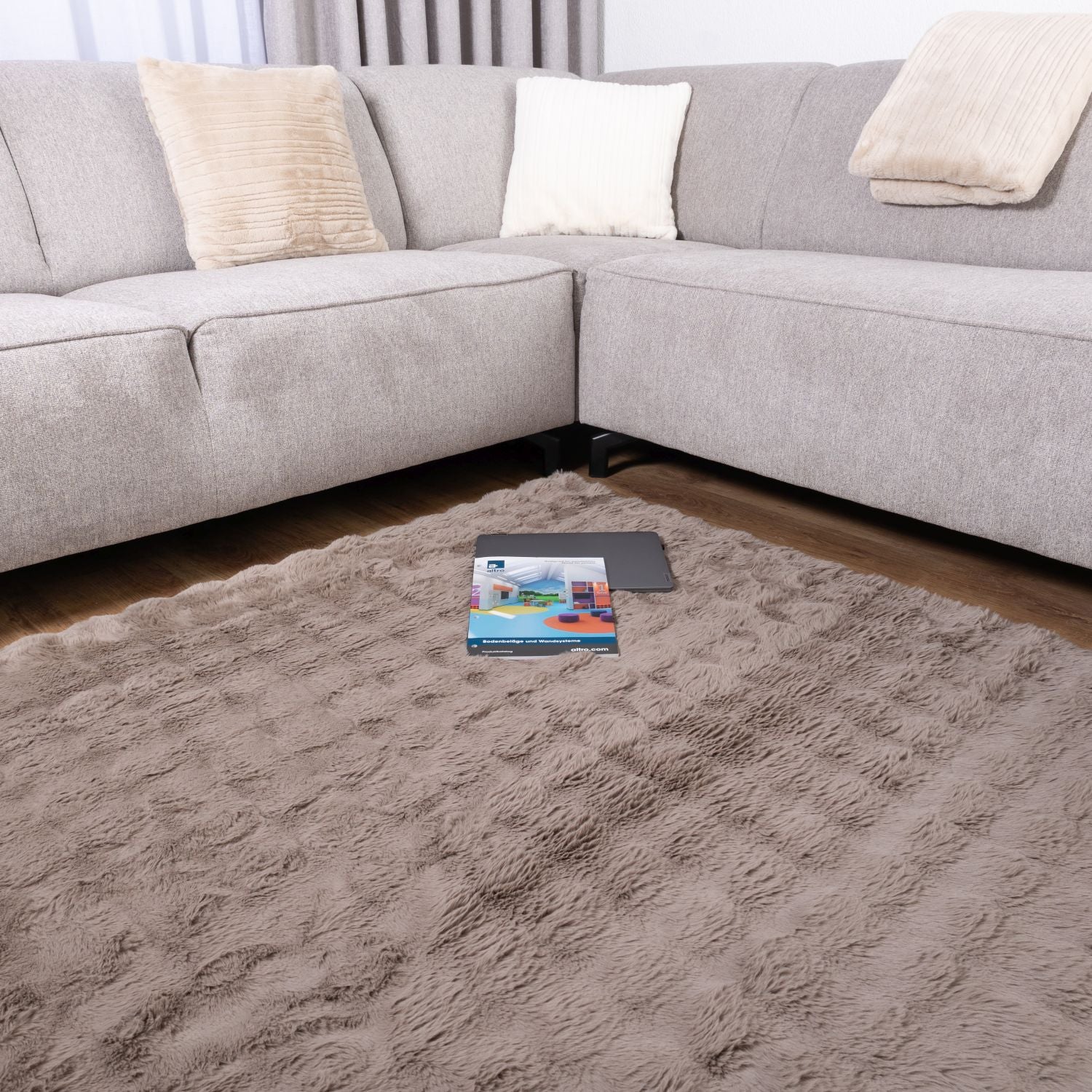 Taupe Tapijt Zacht Hoogpolig Vloerkleed Omid Bubble