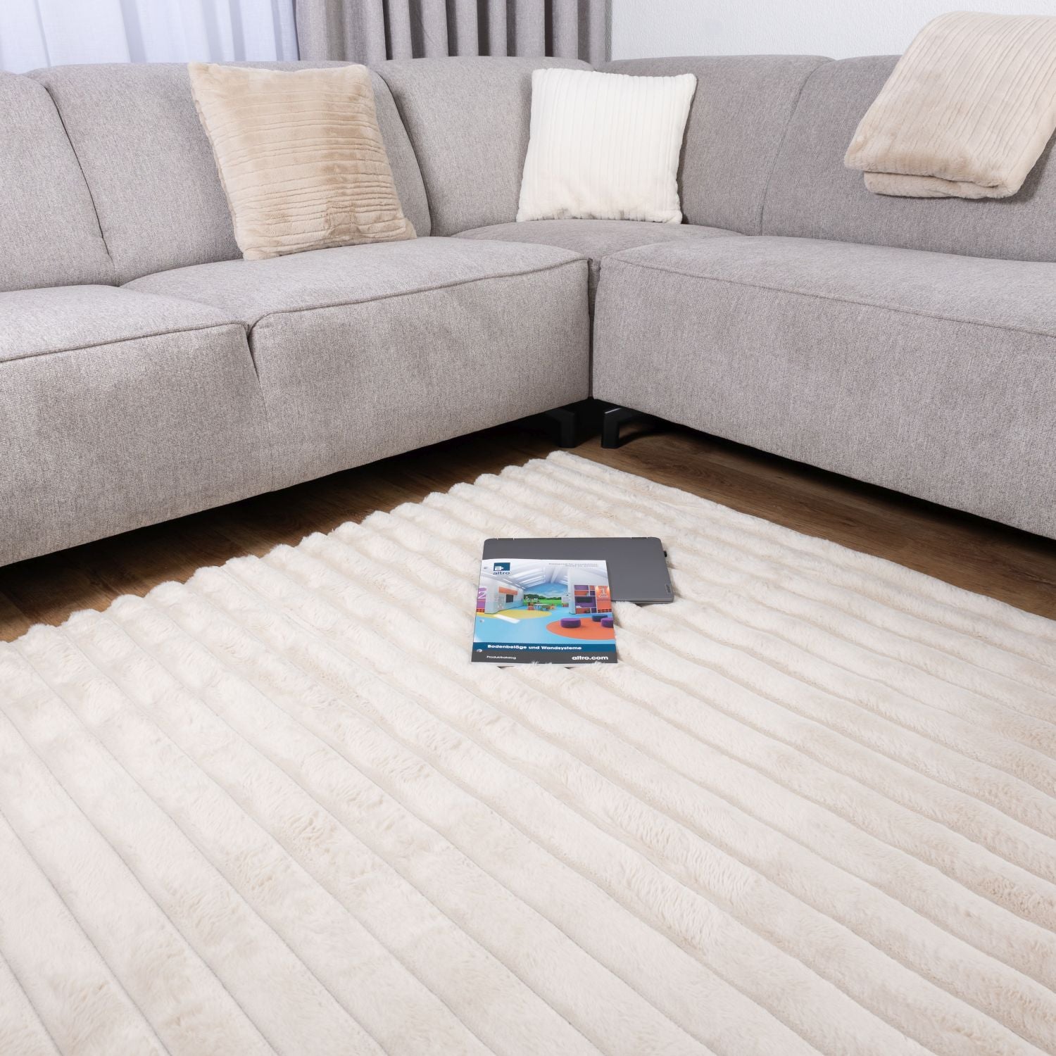 Crème Tapijt Zacht Hoogpolig Vloerkleed Omid Stripe