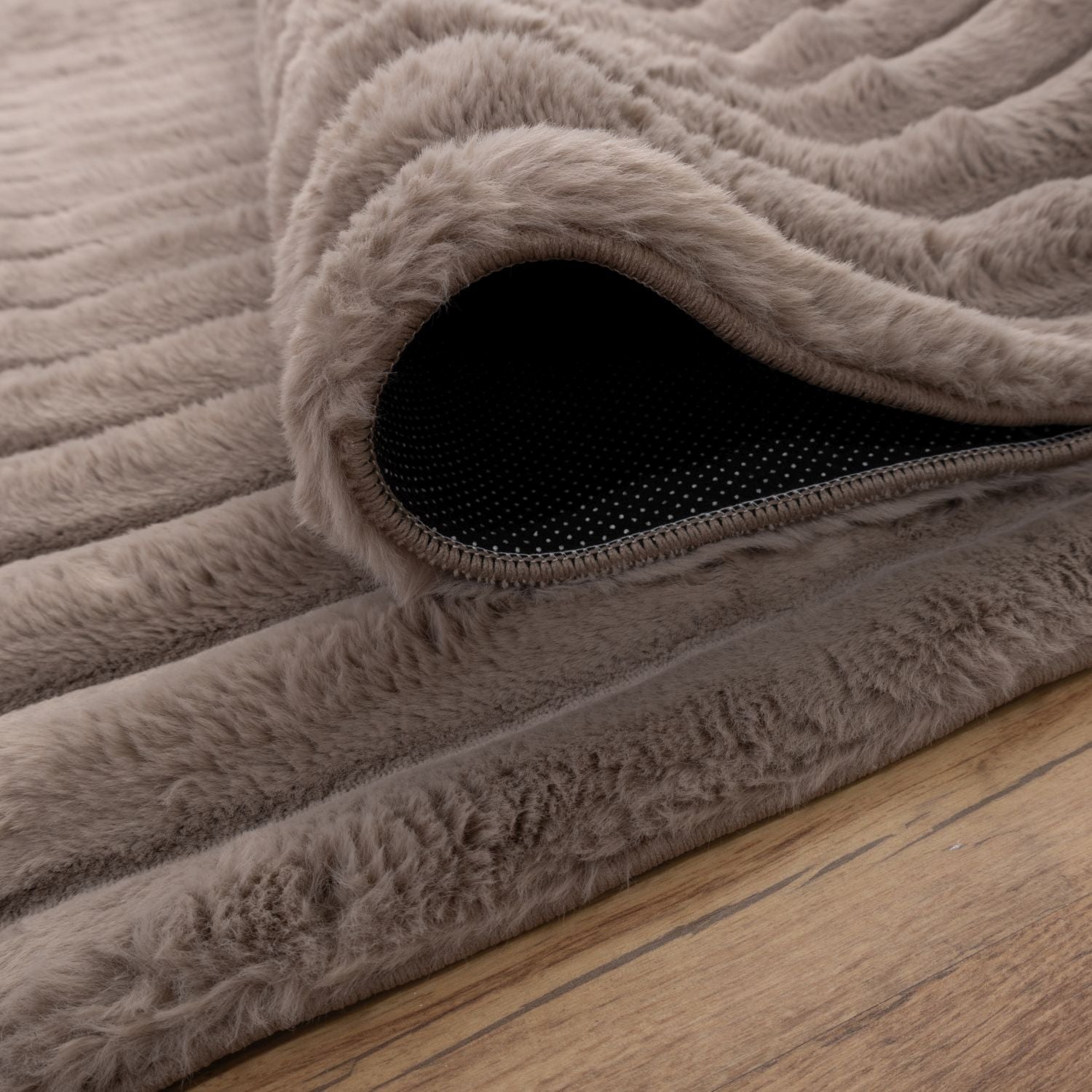 Taupe Tapijt Zacht Hoogpolig Vloerkleed Omid Stripe