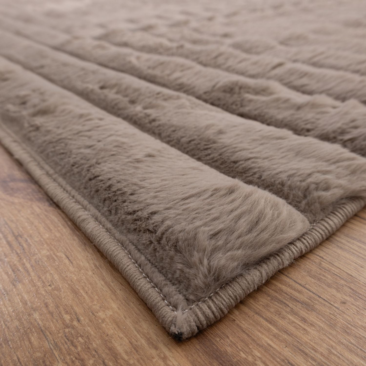 Taupe Tapijt Zacht Hoogpolig Vloerkleed Omid Stripe