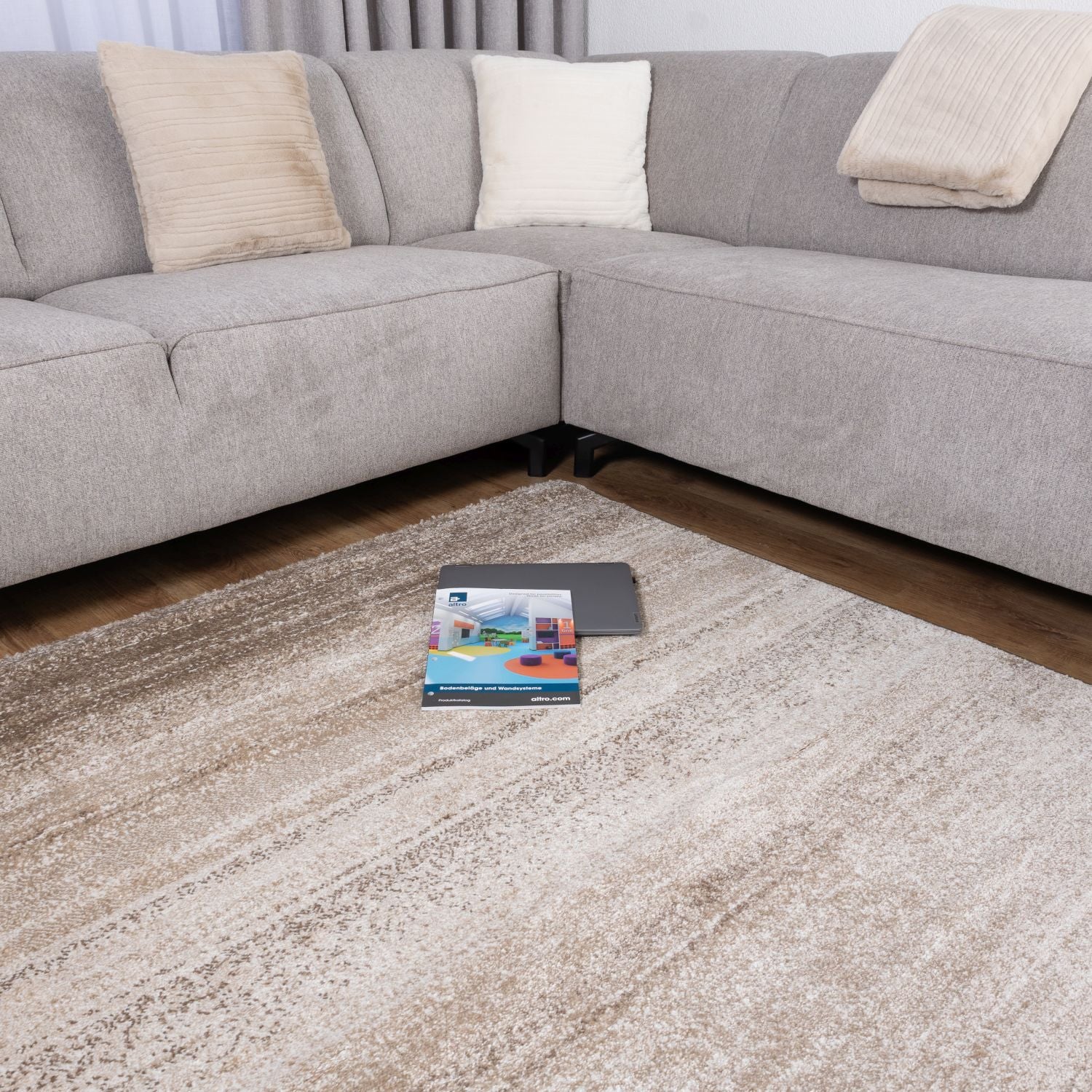 Beige Tapijt Laagpolig Vloerkleed Omid Premium Marble