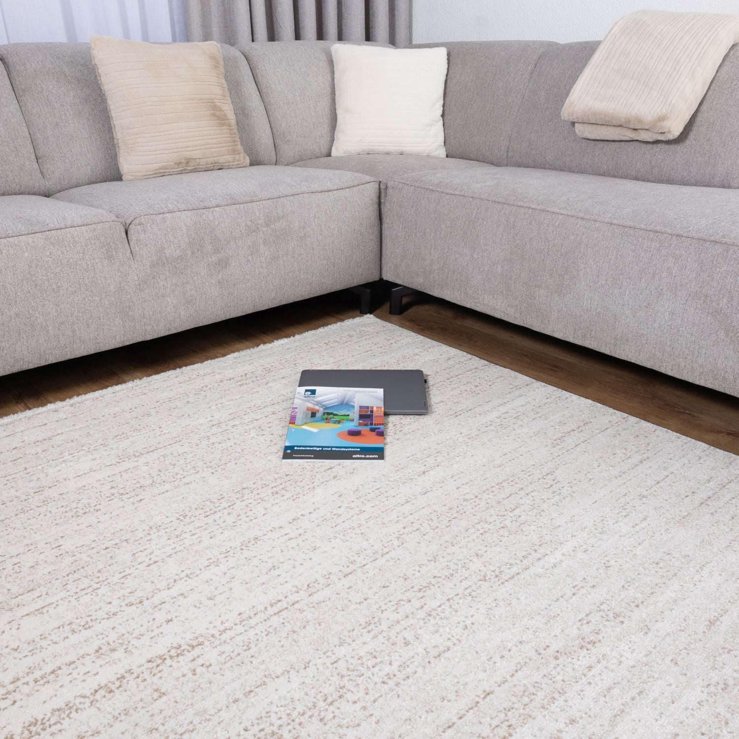 Crème Tapijt Laagpolig Vloerkleed Omid Premium Marble