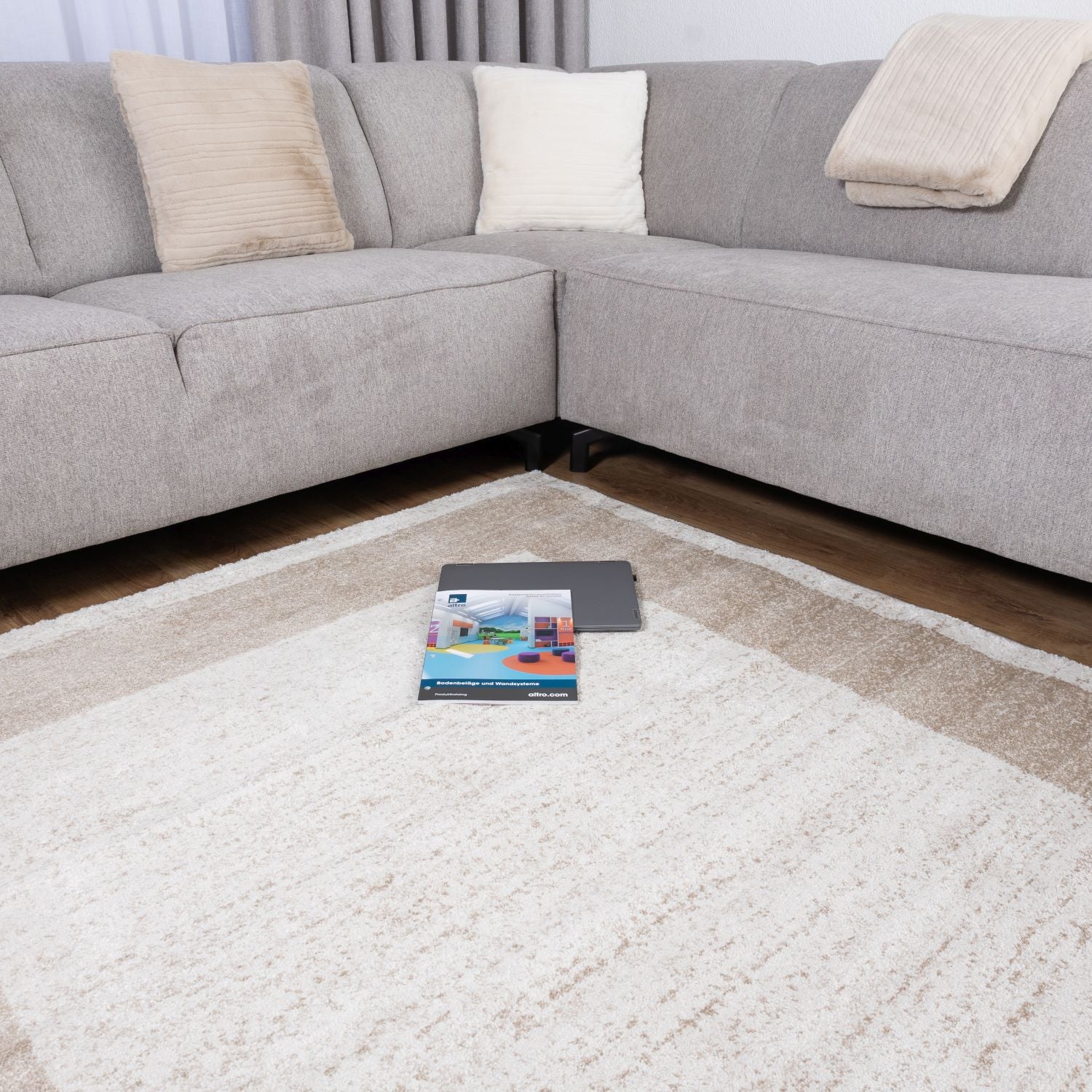 Crème Tapijt Laagpolig Vloerkleed Omid Premium Marble