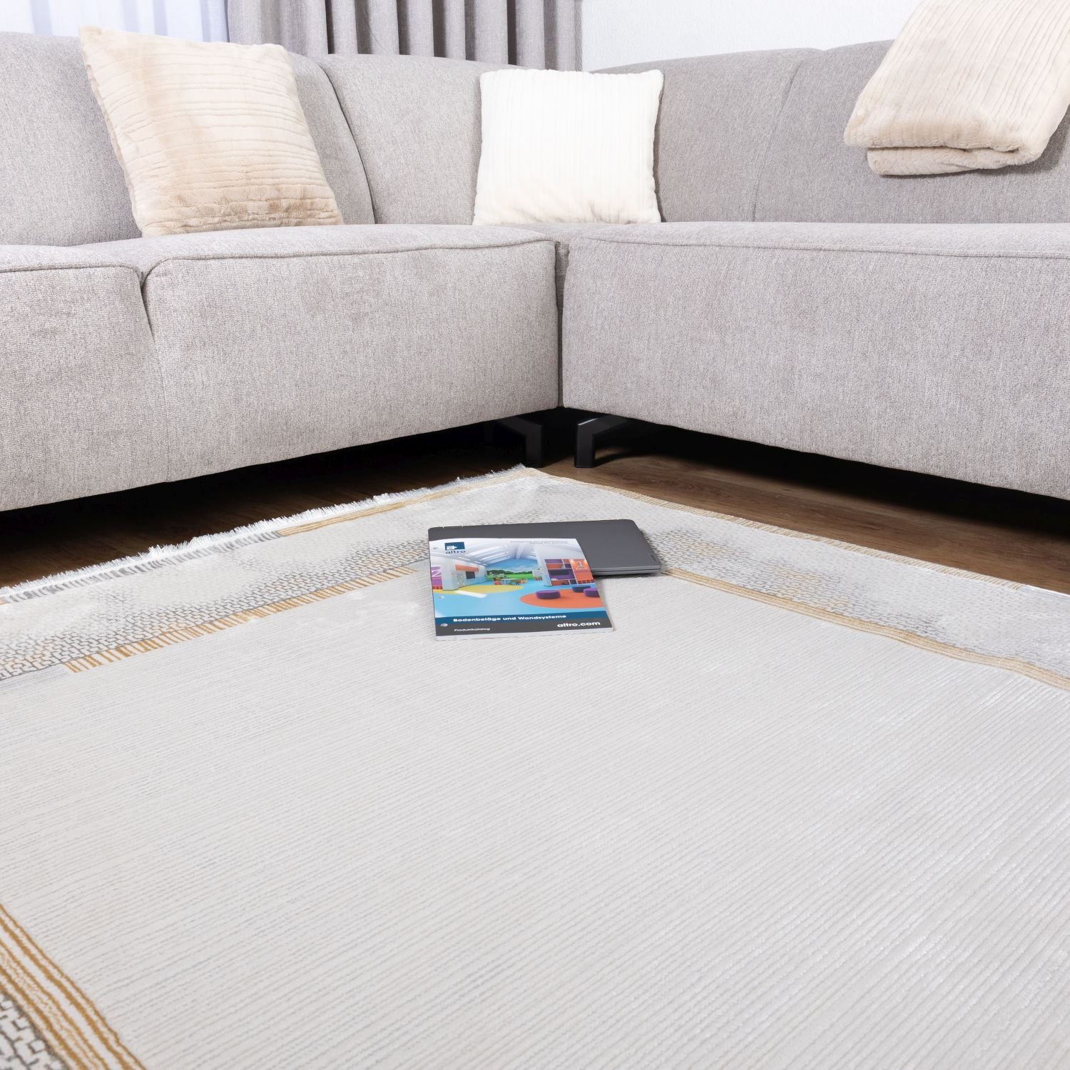 Grijs Tapijt Laagpolig Vloerkleed Omid Beige Essence