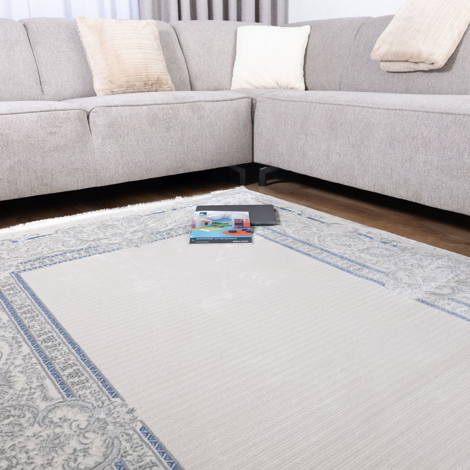 Blauw Tapijt Laagpolig Vloerkleed Omid Beige Essence