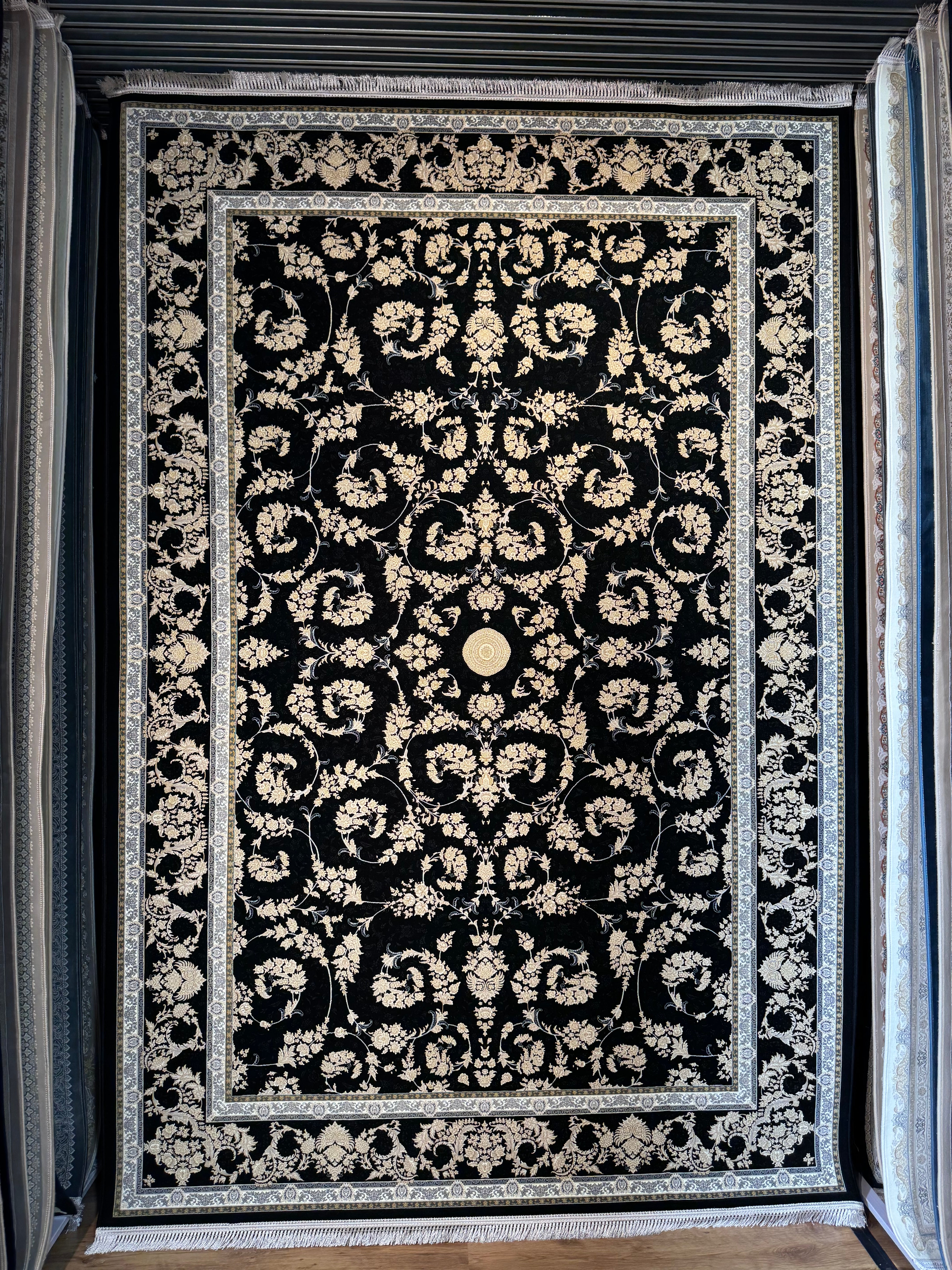 قالین 1500 شانه * Zwart Tapijt Laagpolig Klassiek Vloerkleed - Omid Premium Classic Hand Look - 4,5 Miljoen punten/m² - Omid Carpets