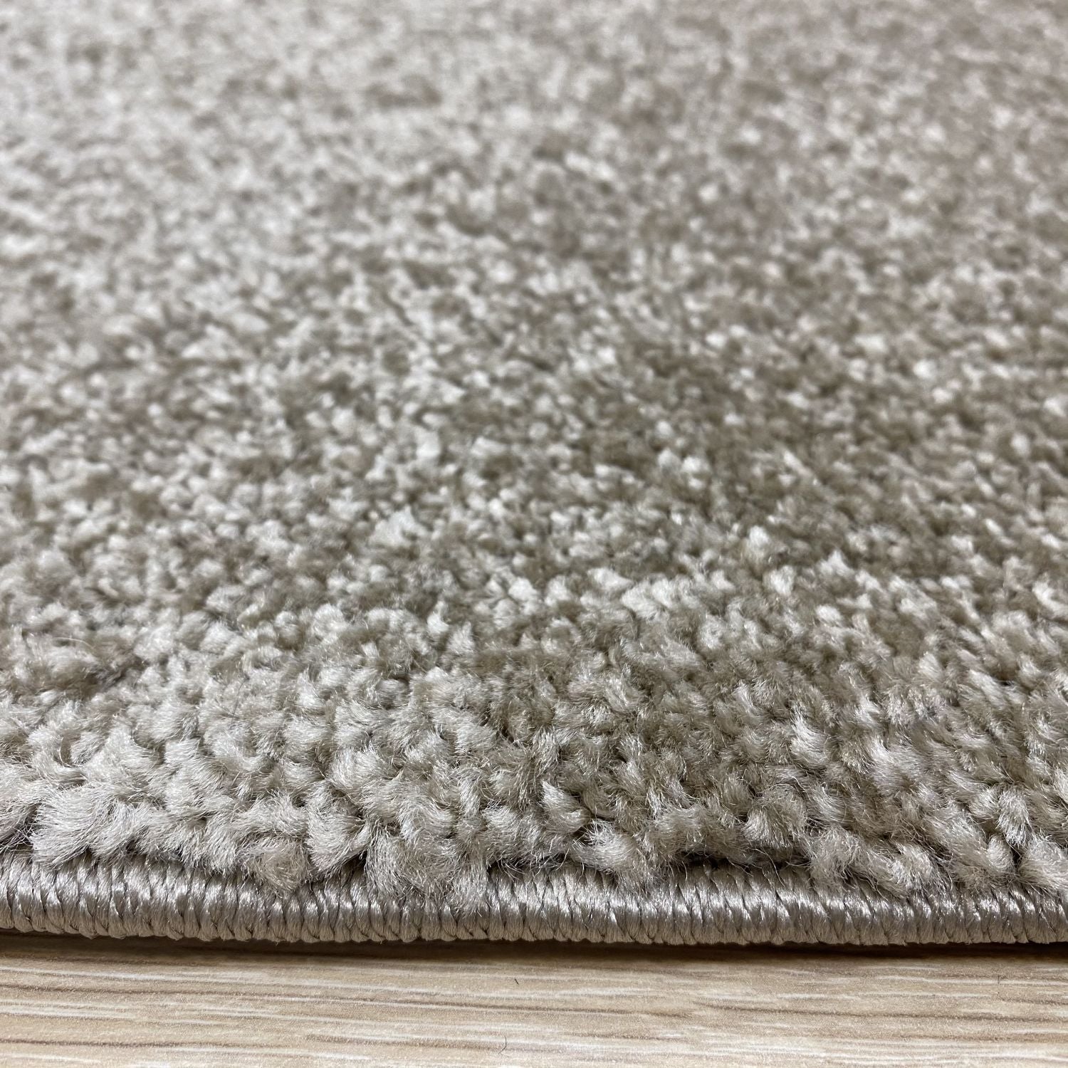 Taupe Tapijt Laagpolig Vloerkleed Omid Amazing Touch