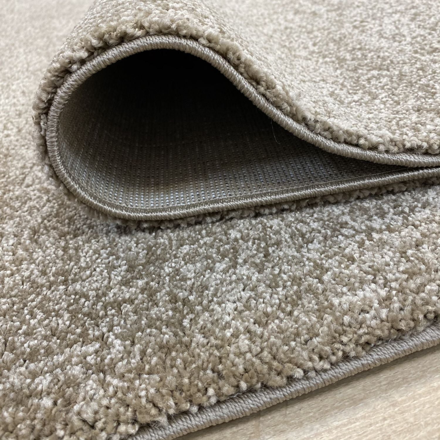 Taupe Tapijt Laagpolig Vloerkleed Omid Amazing Touch