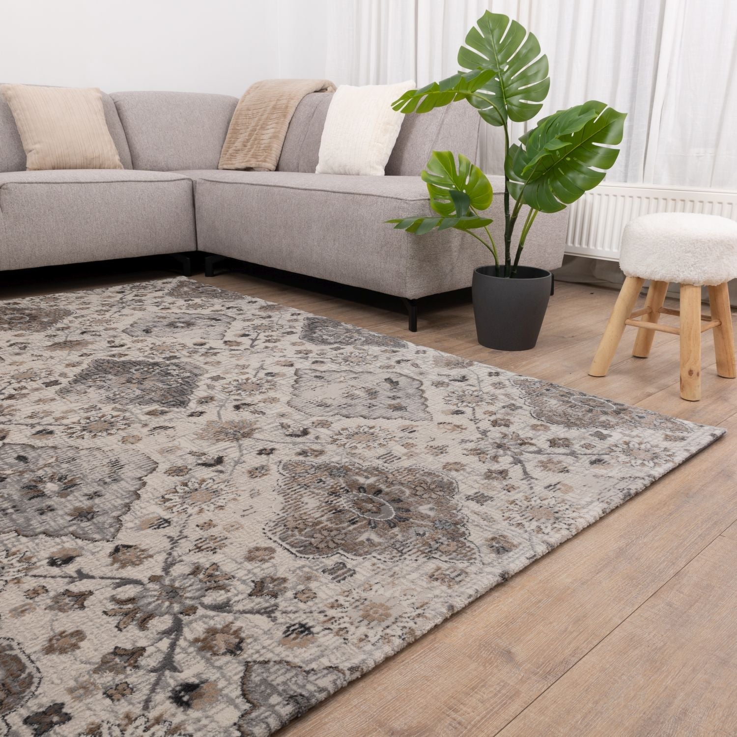 Beige met Grijs Tapijt Bloemen Design Laagpolig Vloerkleed Omid Impressive