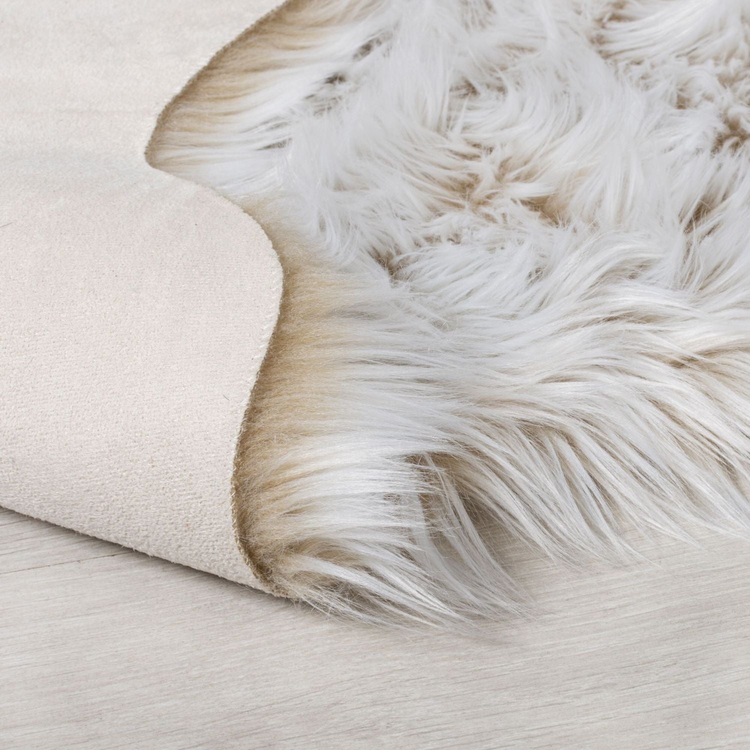 Beige Tapijt Hoogpolig Vloerkleed Omid Fur Dierenvorm