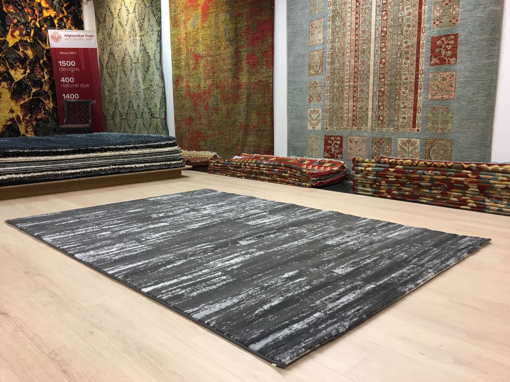 Grijze Verfstreek Techniek Tapijt - Omid Carpets