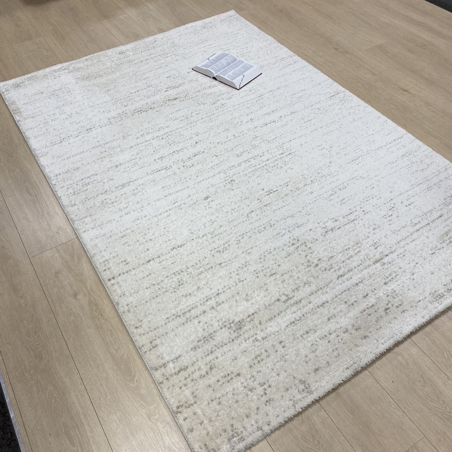 Crème Tapijt Dik Laagpolig Vloerkleed Omid Belgian Silky Soft