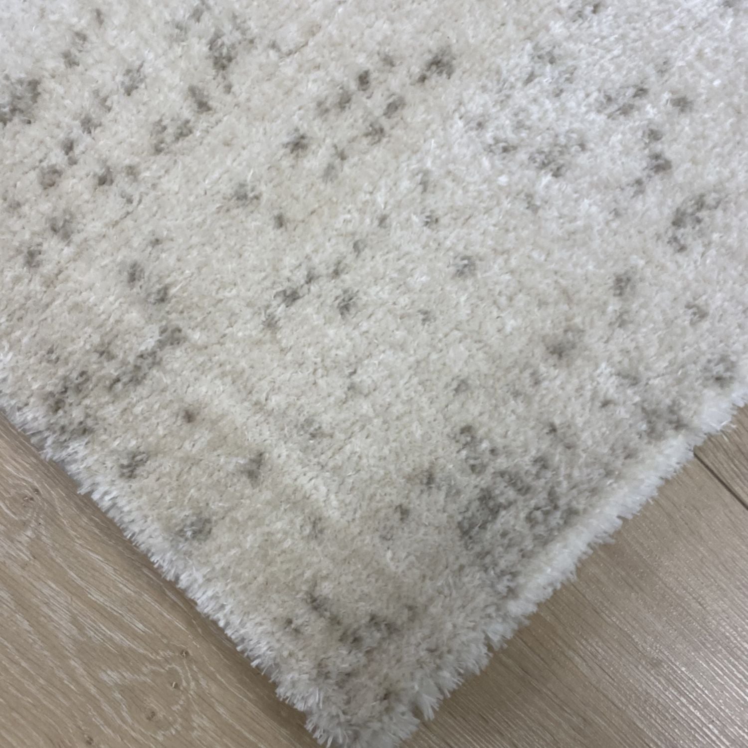 Crème Tapijt Dik Laagpolig Vloerkleed Omid Belgian Silky Soft