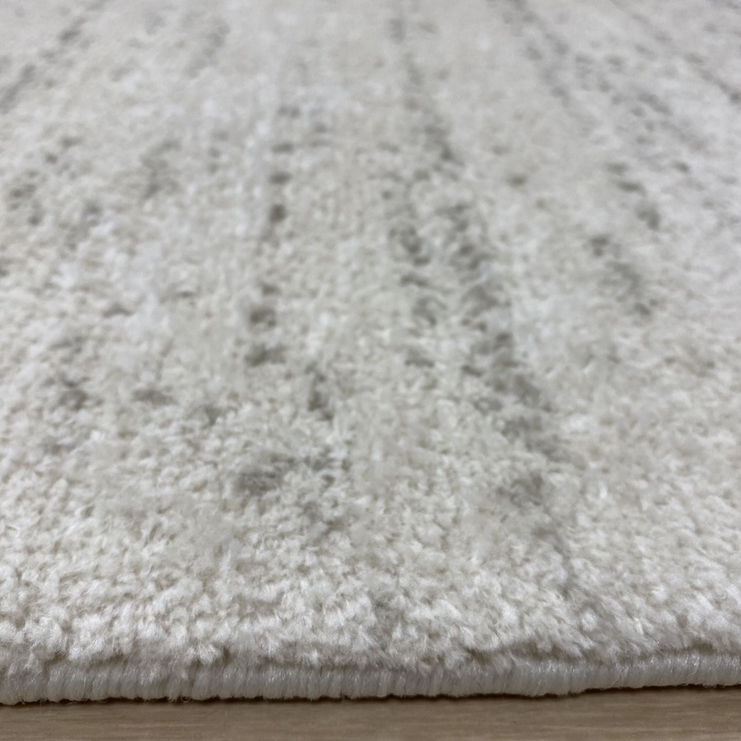 Crème Tapijt Dik Laagpolig Vloerkleed Omid Belgian Silky Soft