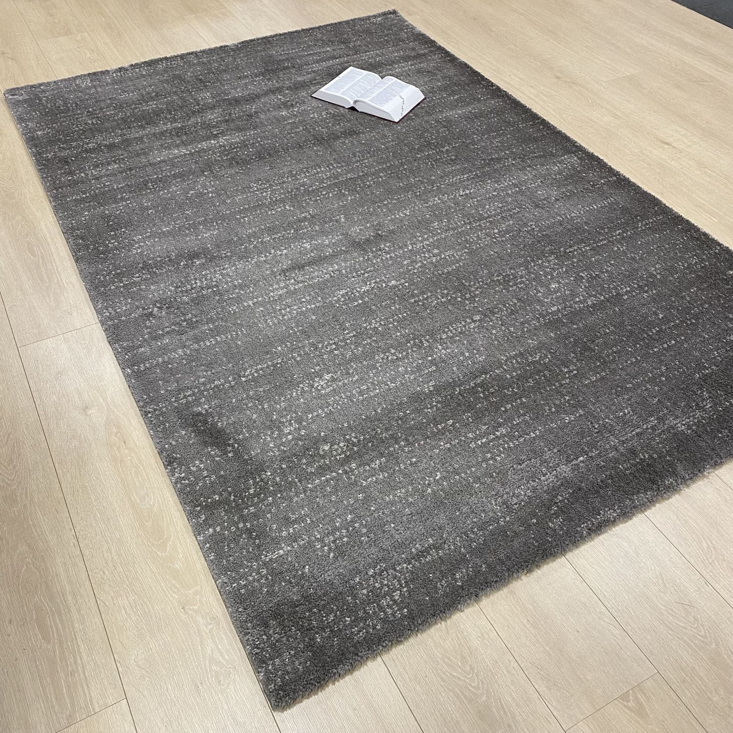 Grijs Tapijt Dik Laagpolig Vloerkleed Omid Belgian Silky Soft