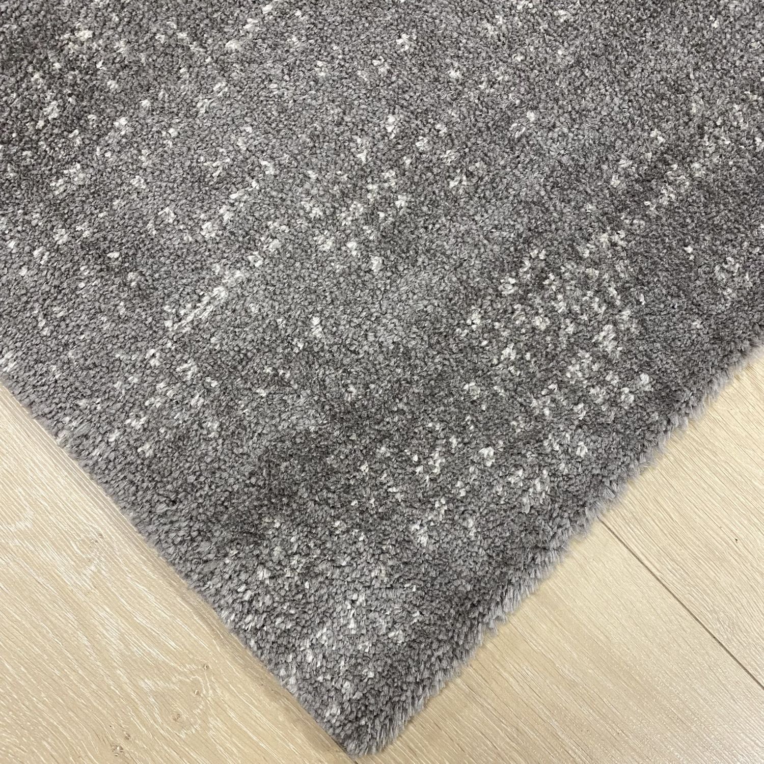 Grijs Tapijt Dik Laagpolig Vloerkleed Omid Belgian Silky Soft