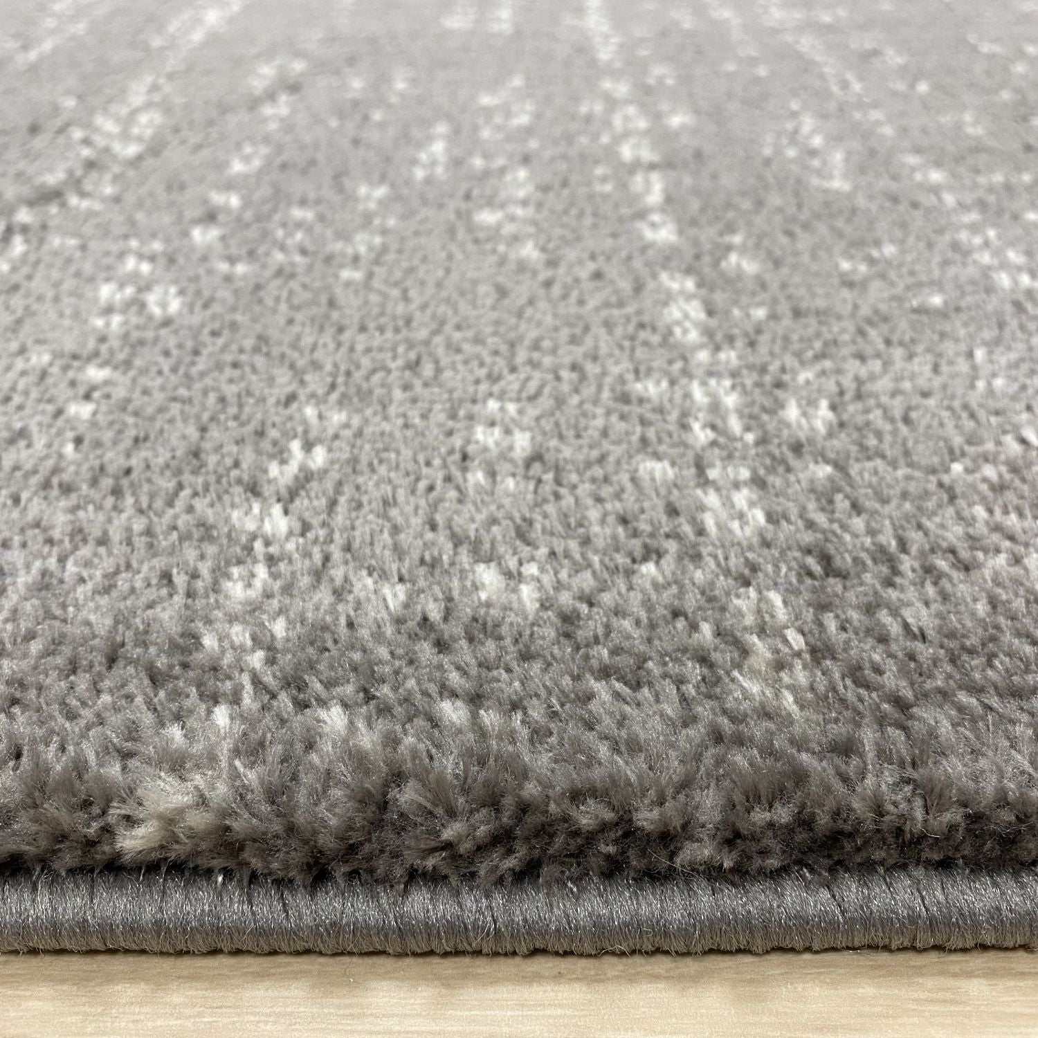 Grijs Tapijt Dik Laagpolig Vloerkleed Omid Belgian Silky Soft