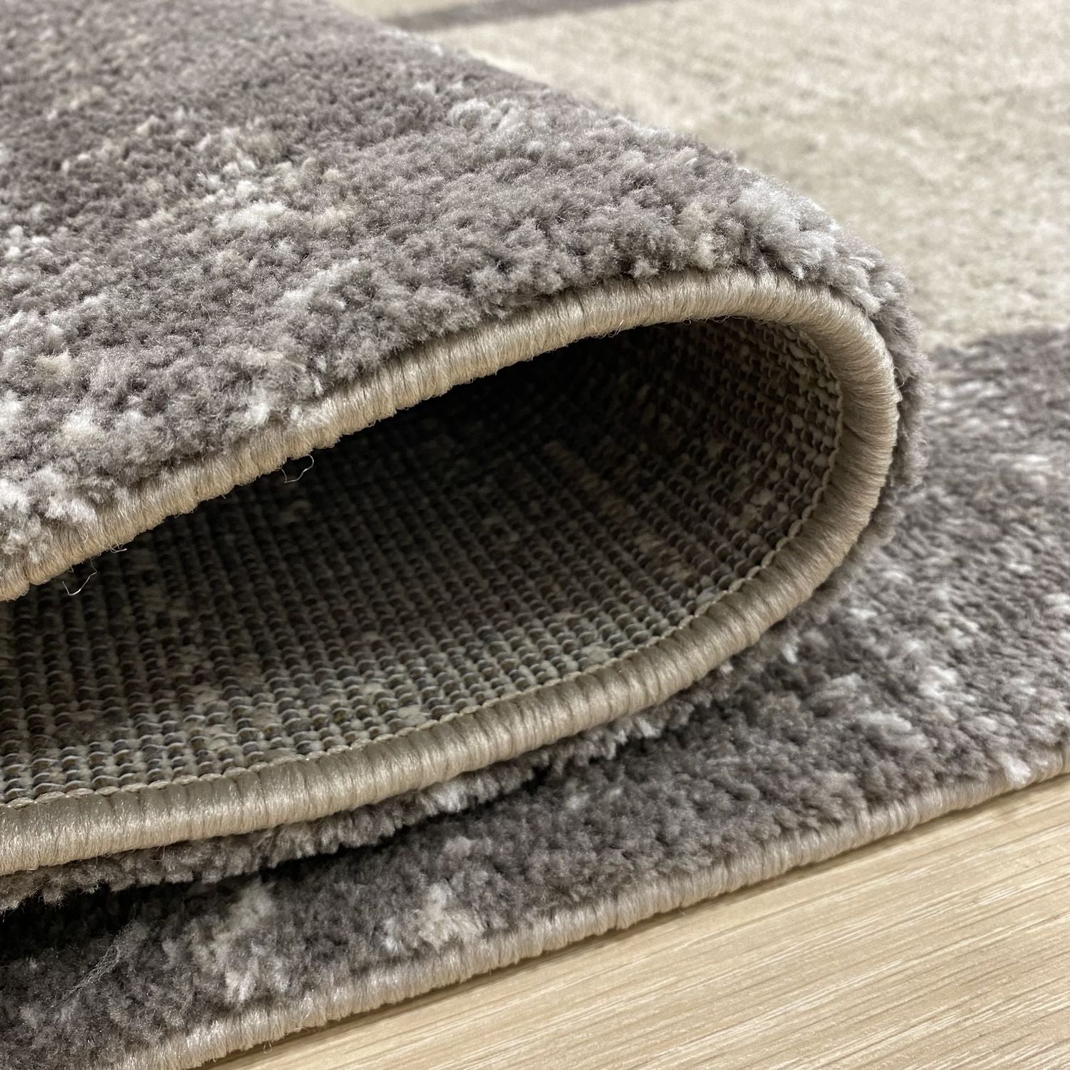 Beige/Grijs Tapijt Dik Laagpolig Vloerkleed Omid Belgian Silky Soft