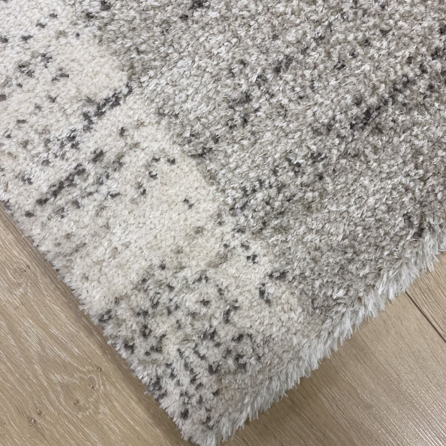 Beige/Grijs Tapijt Dik Laagpolig Vloerkleed Omid Belgian Silky Soft