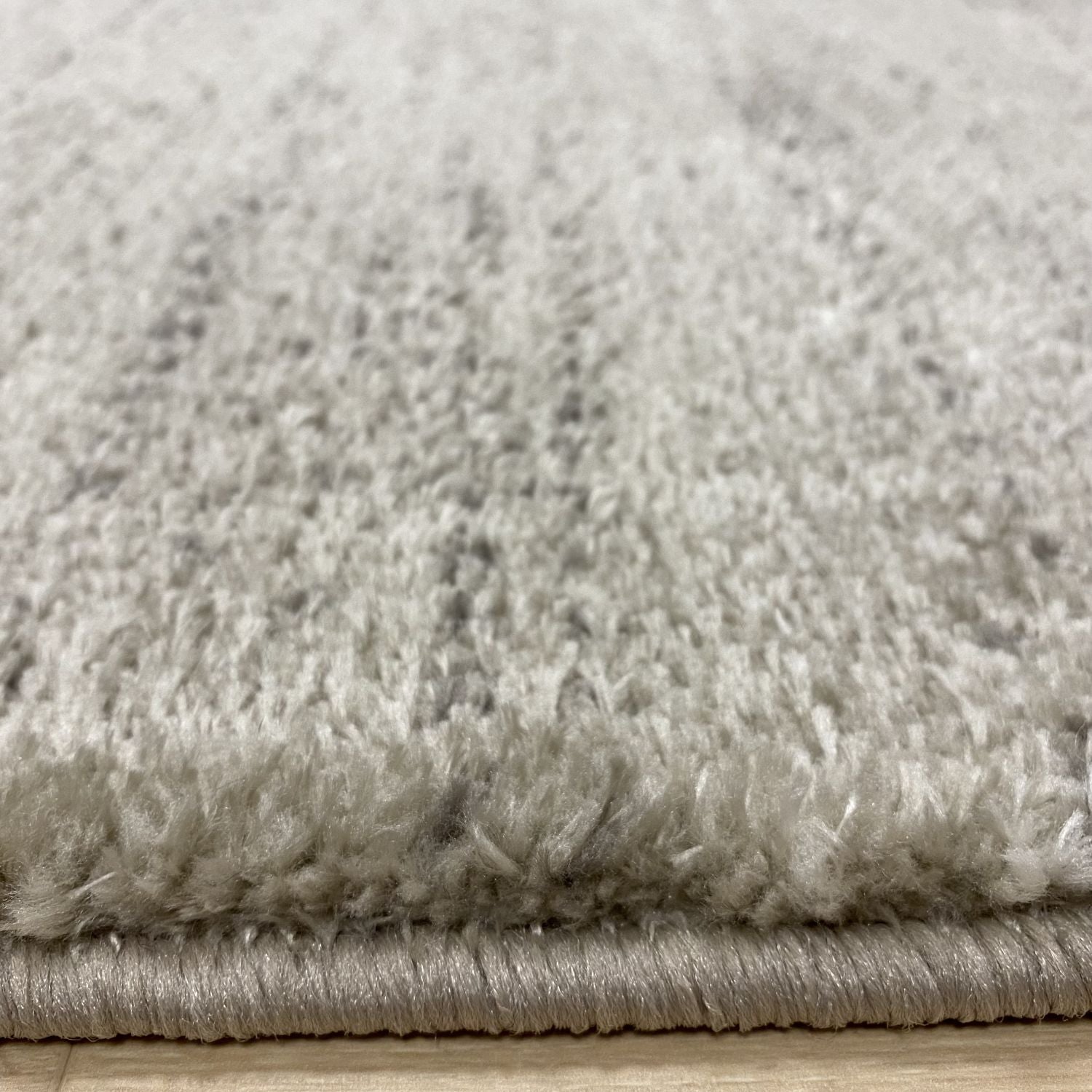 Beige/Grijs Tapijt Dik Laagpolig Vloerkleed Omid Belgian Silky Soft