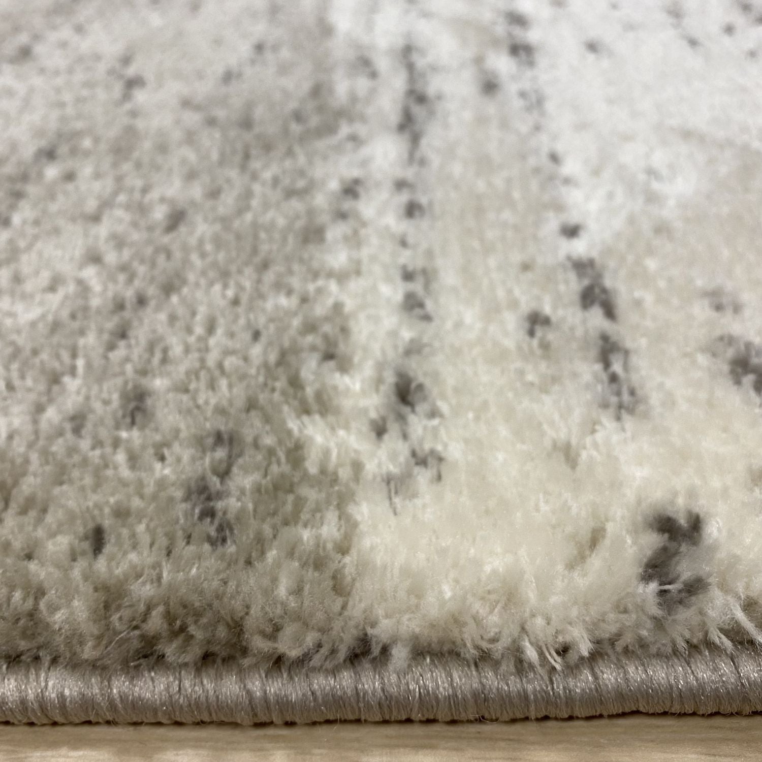 Beige/Grijs Tapijt Dik Laagpolig Vloerkleed Omid Belgian Silky Soft