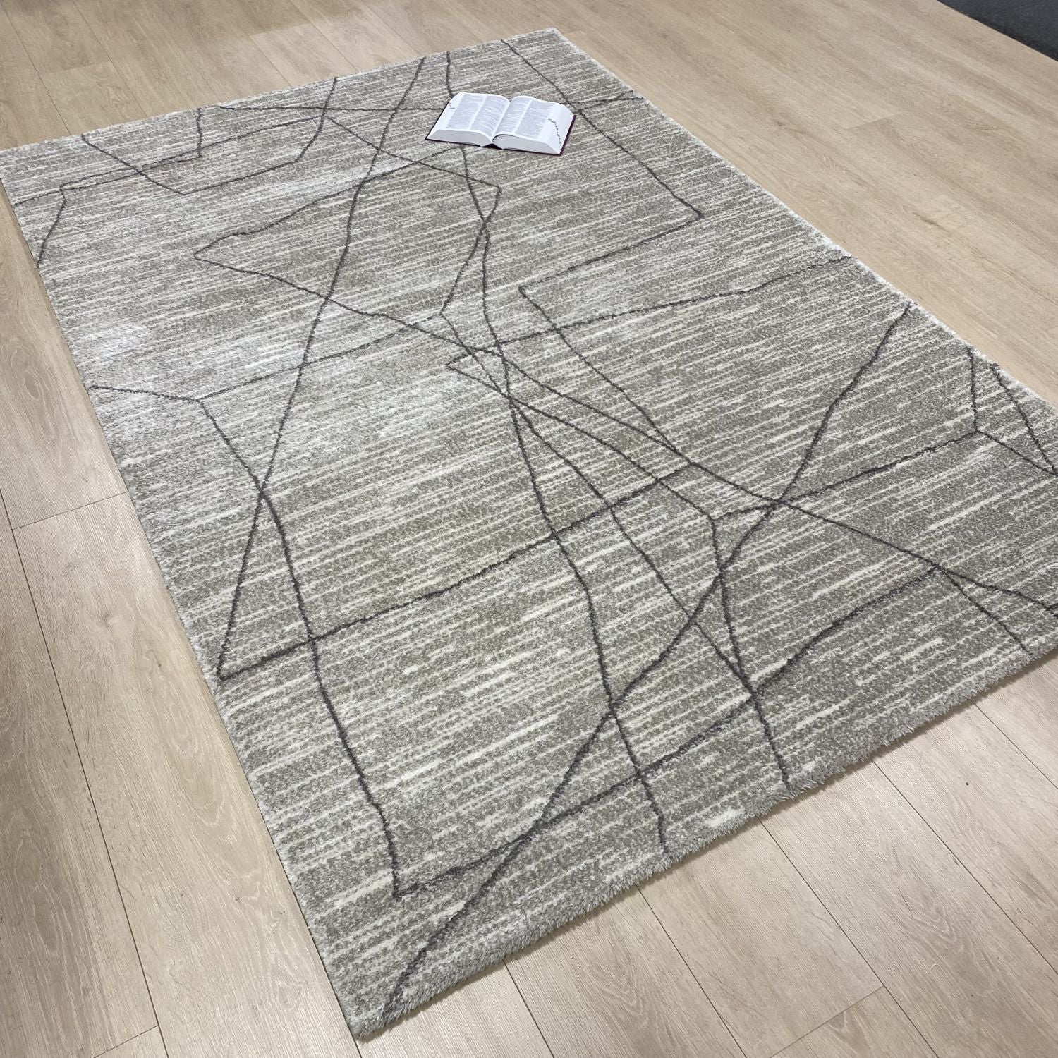 Beige/Crème Tapijt Dik Laagpolig Vloerkleed Omid Belgian Silky Soft