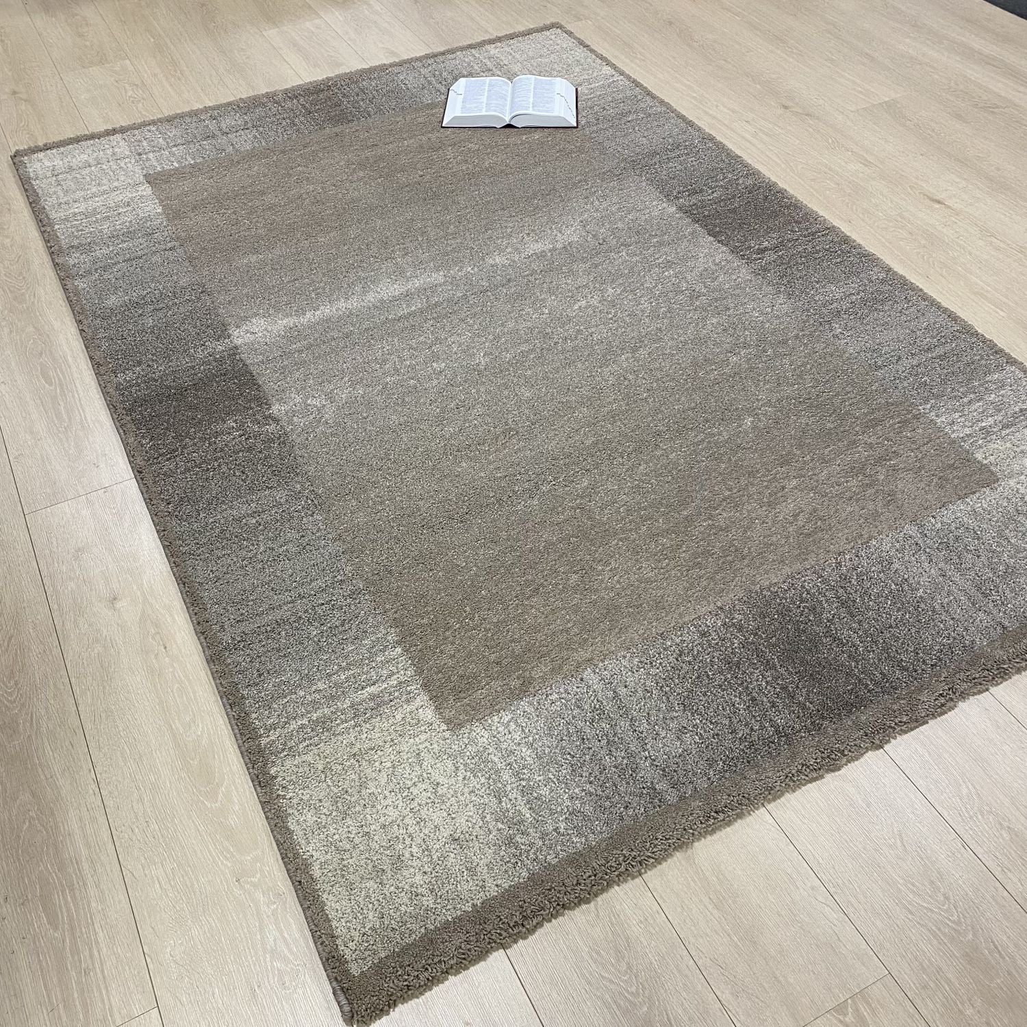 Beige Tapijt Dik Laagpolig Vloerkleed Omid Belgian Luxury