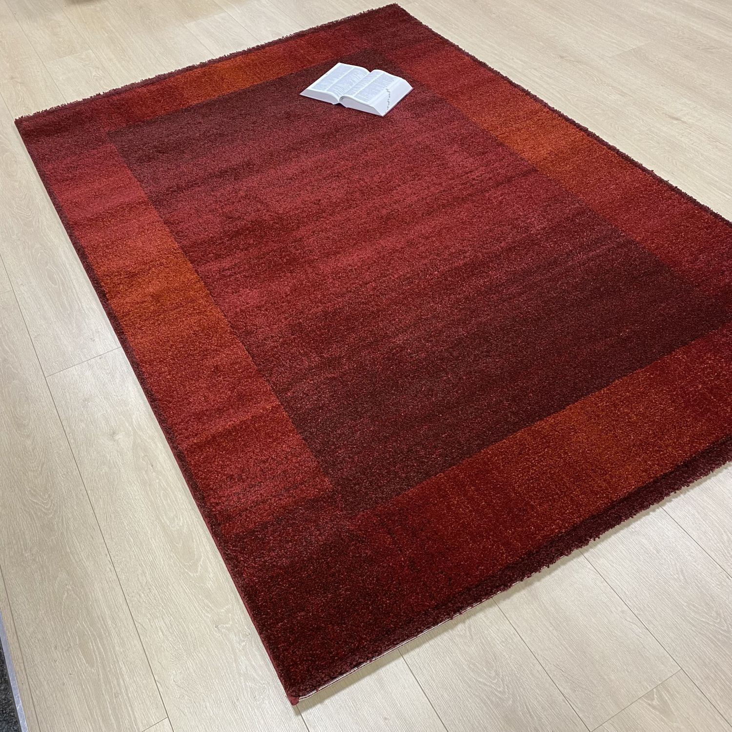 Rood/Bordeaux Tapijt Dik Laagpolig Vloerkleed Omid Belgian Luxury