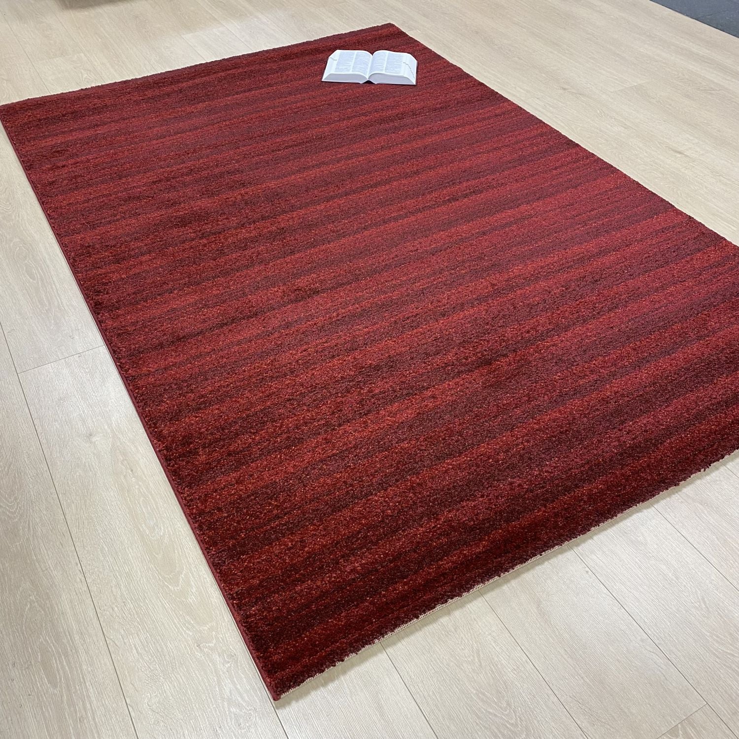 Rood/Bordeaux Tapijt Dik Laagpolig Vloerkleed Omid Belgian Luxury