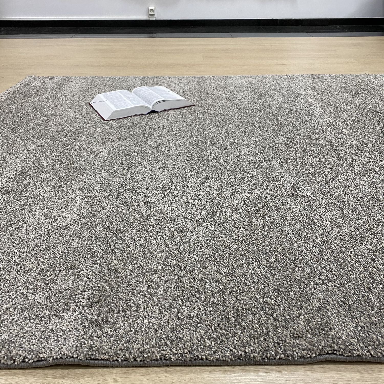 Grijs/Taupe Tapijt Dik Laagpolig Vloerkleed Omid Belgian Luxury