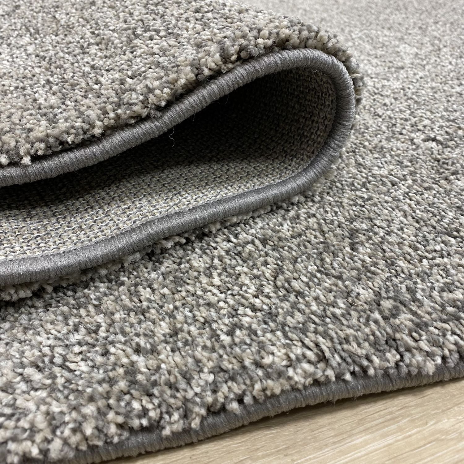 Grijs/Taupe Tapijt Dik Laagpolig Vloerkleed Omid Belgian Luxury