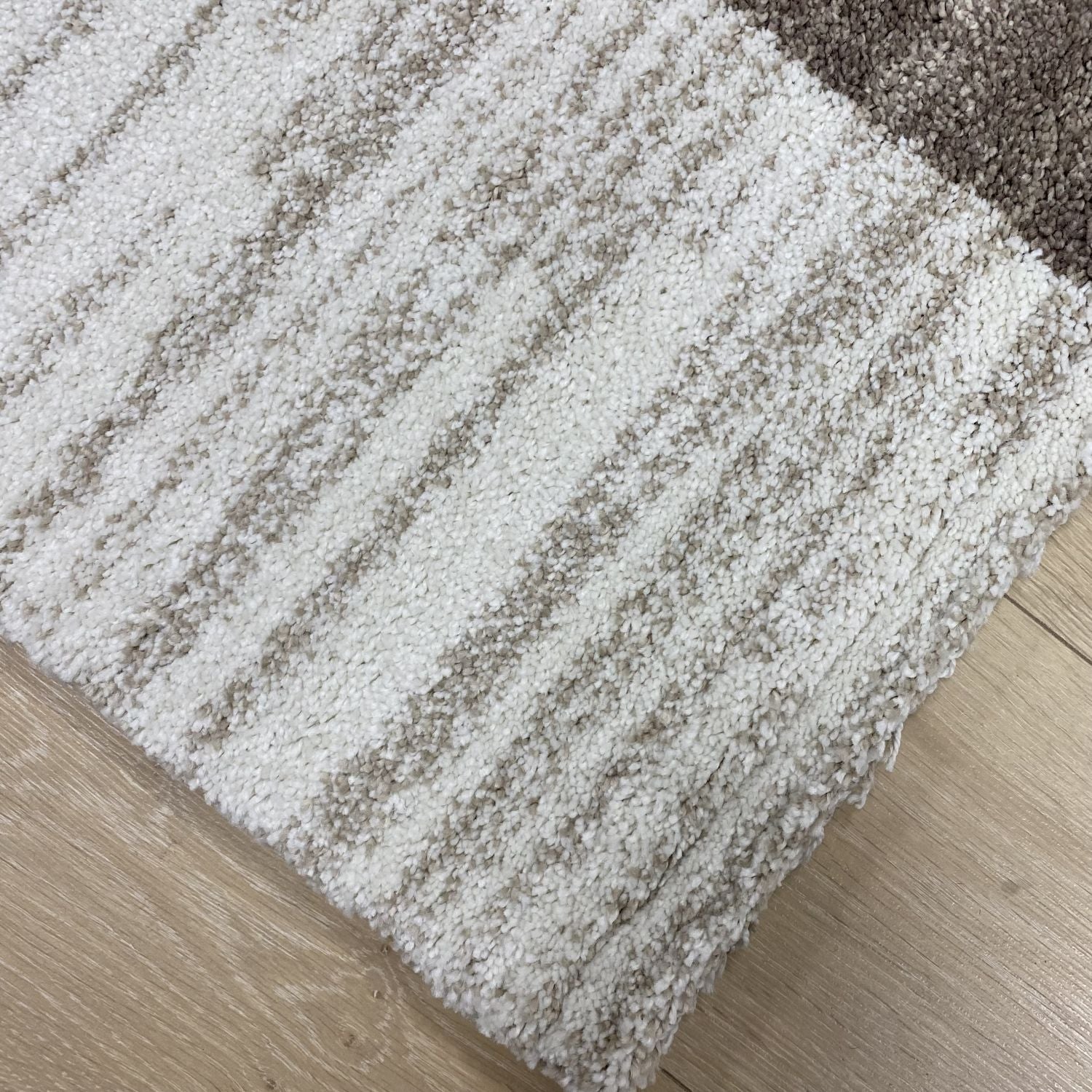 Beige/Taupe Tapijt Dik Laagpolig Vloerkleed Omid Belgian Luxury